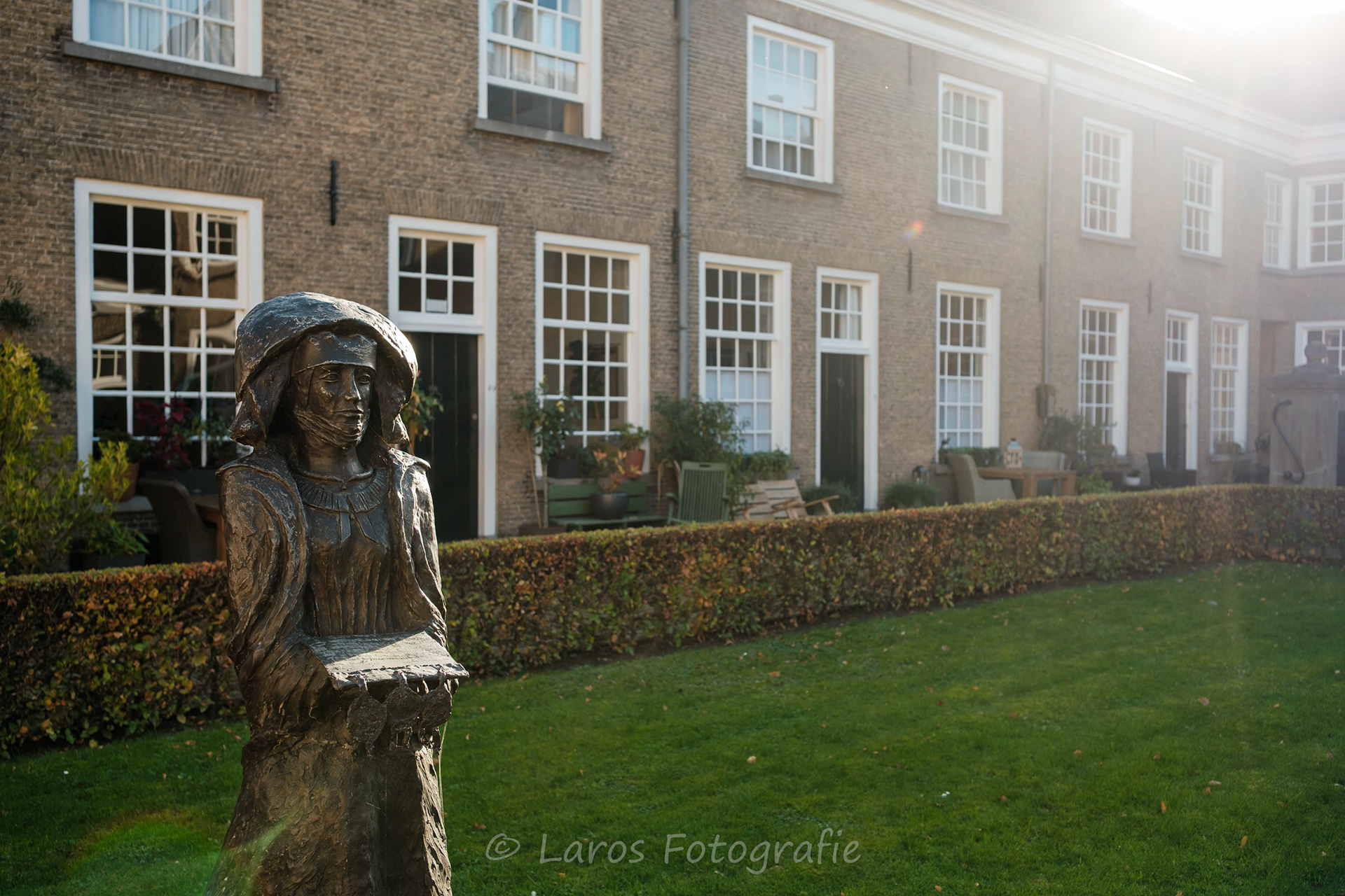 Begijnhof. Als dochter van Heer van Jan III van Polanen, Heer van Breda en Odilia Gravin van Salm bracht Johanna van Polanen grote rijkdom mee, waardoor de Nassau-Dillenburg-tak tot de rijkste en belangrijkste adel van West-Europa ging behoren.