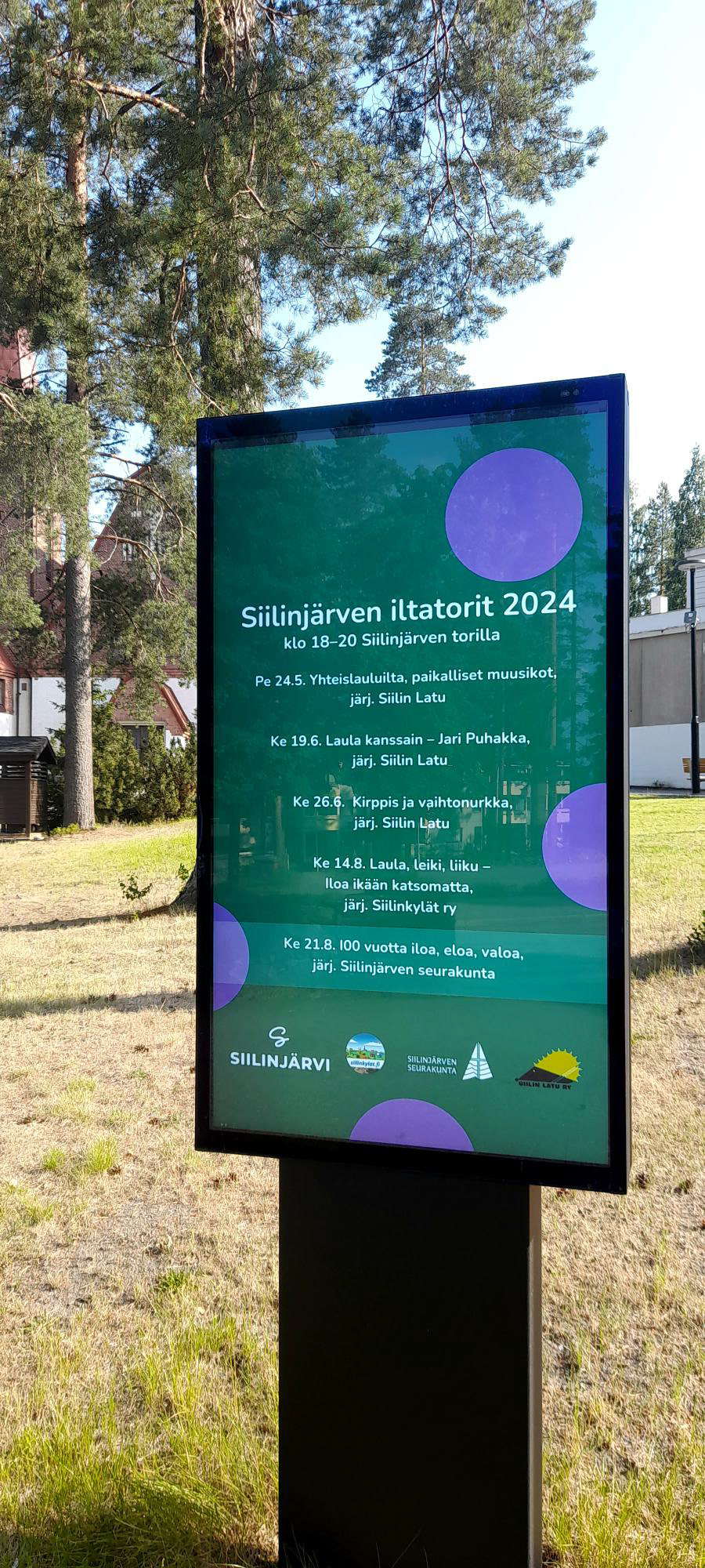 Älytaulun 30.s välein vaihtuvien mainokset suunnitellaan Adoben ohjelmilla