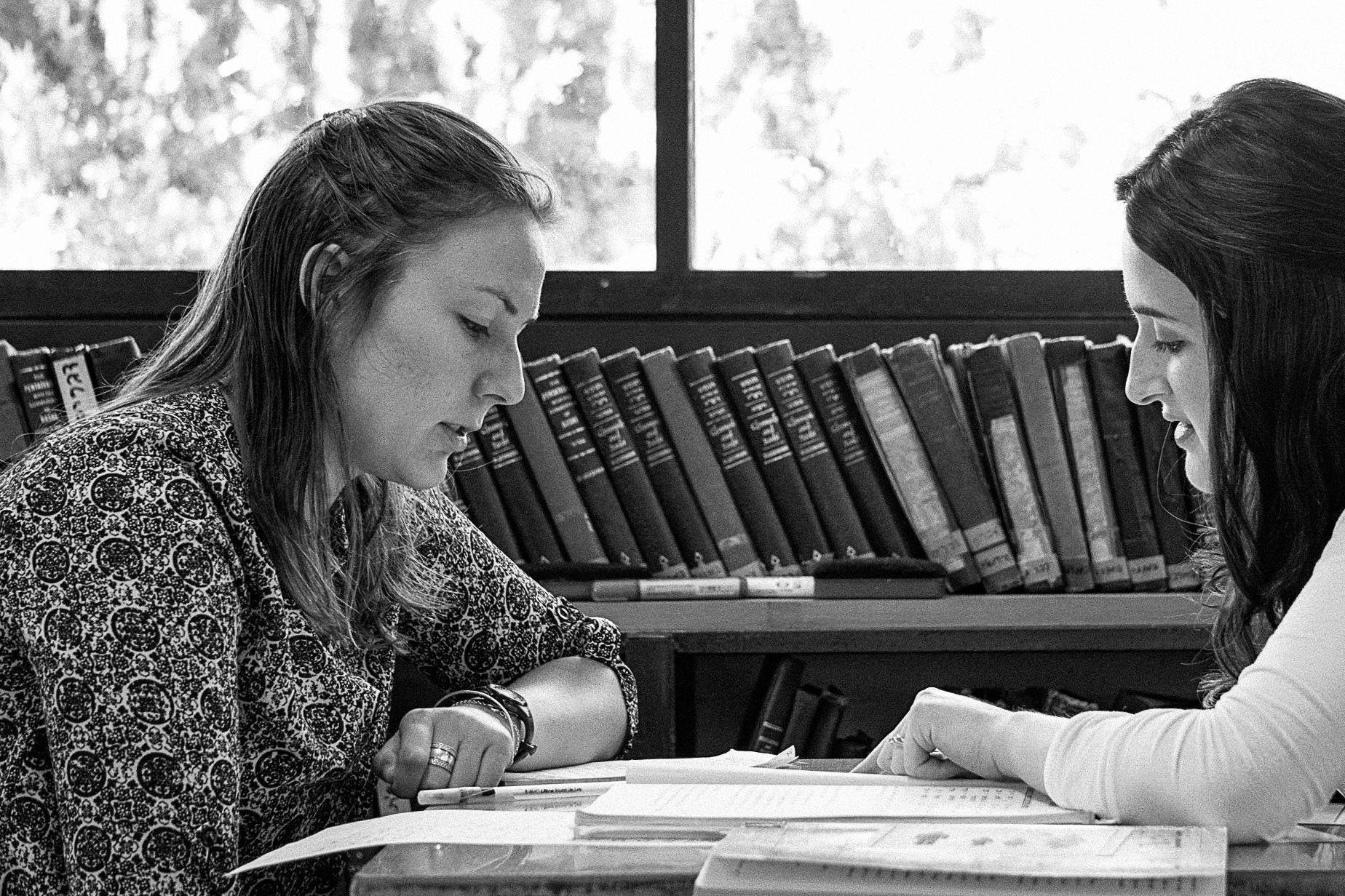 A woman studies with her tutor at an Orthodox outreach program in Jerusalem, where adult education is offered to (mostly non-Orthodox) English speaking women with limited Jewish educational backgrounds (Jerusalem, Israel. 2018)