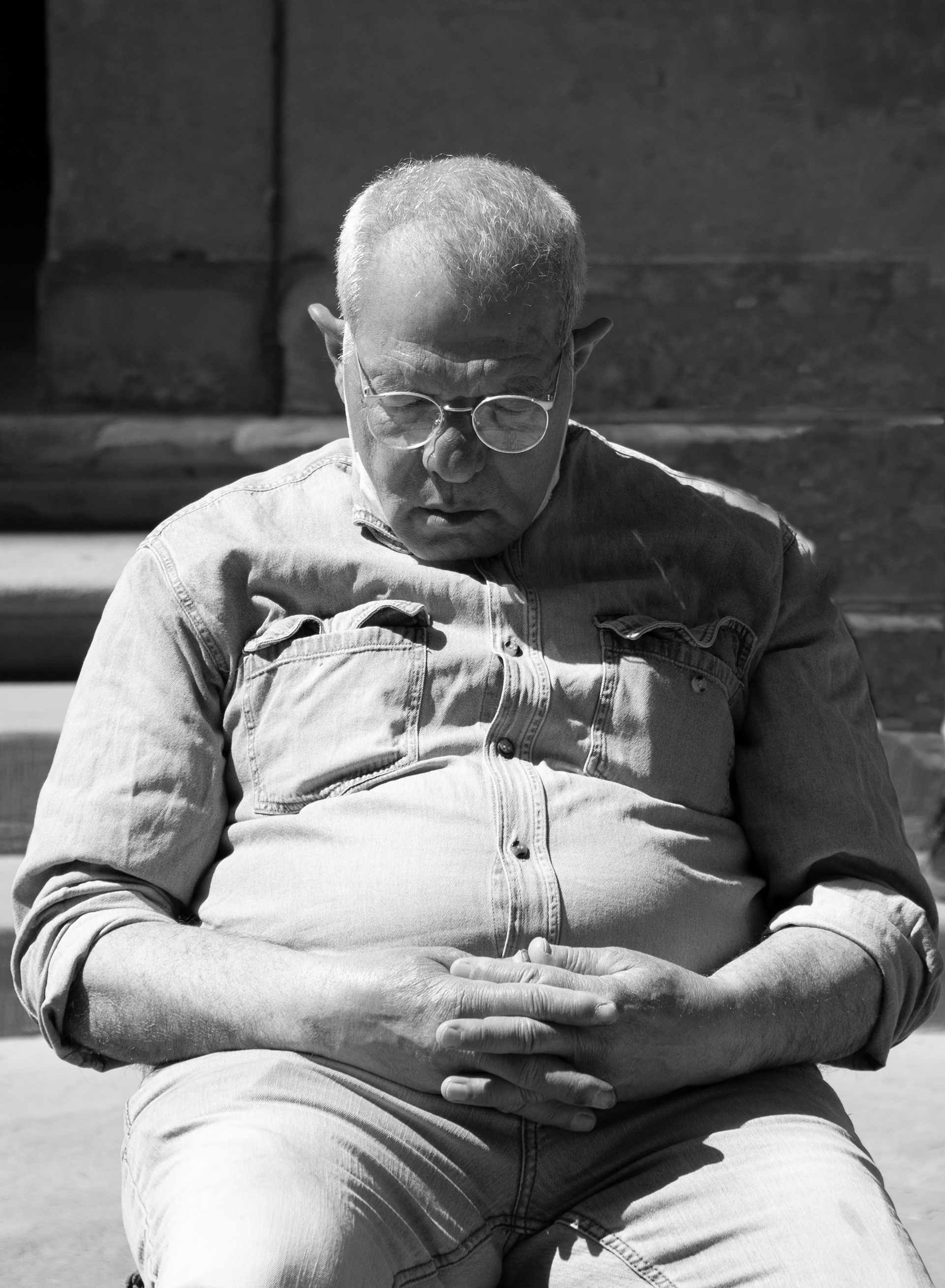 Among the hustle of Piazza della Singoria, a local street artist takes an afternoon nap while the Tuscan sun warms him. 