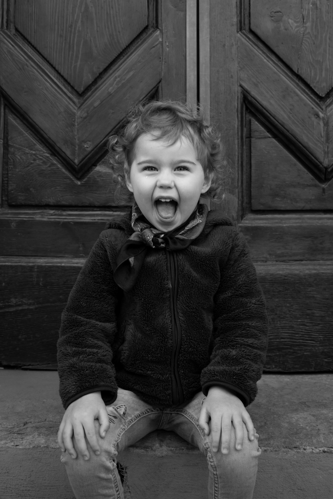 A little girl laughing with her mom on the streets of Firenze
