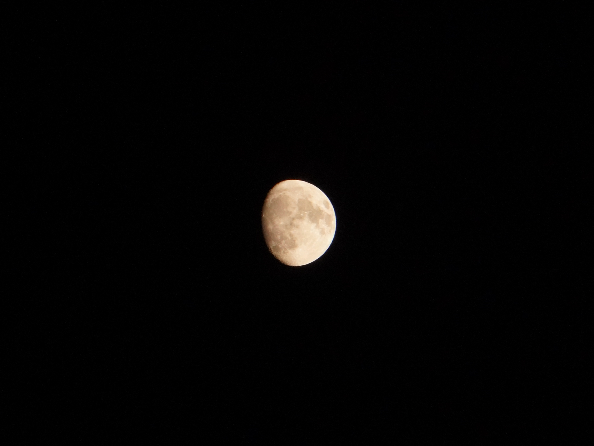 Waning Gibbous at 210mm, f/6.3