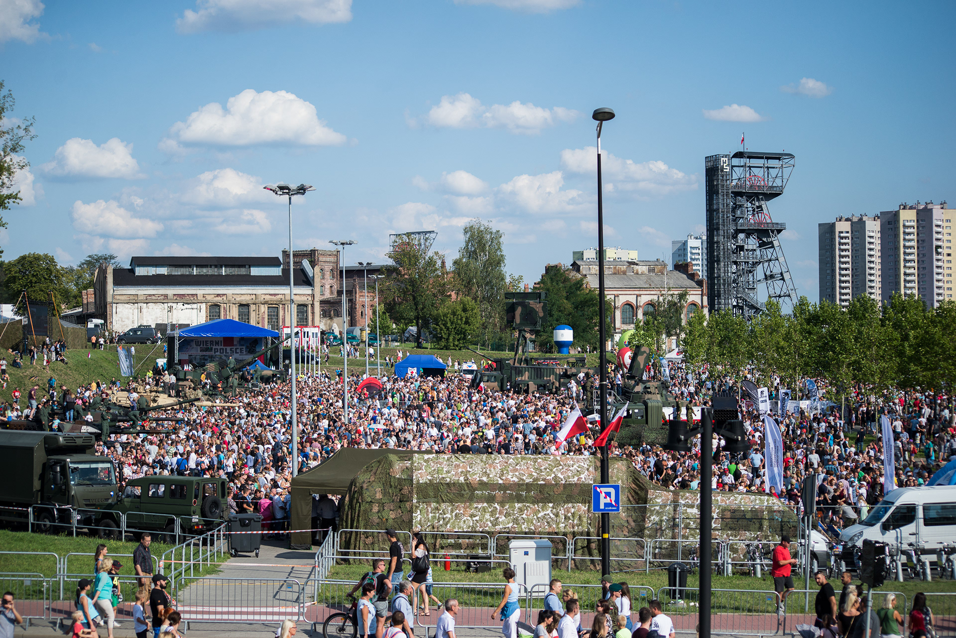 Defilada "Wierni Polsce"