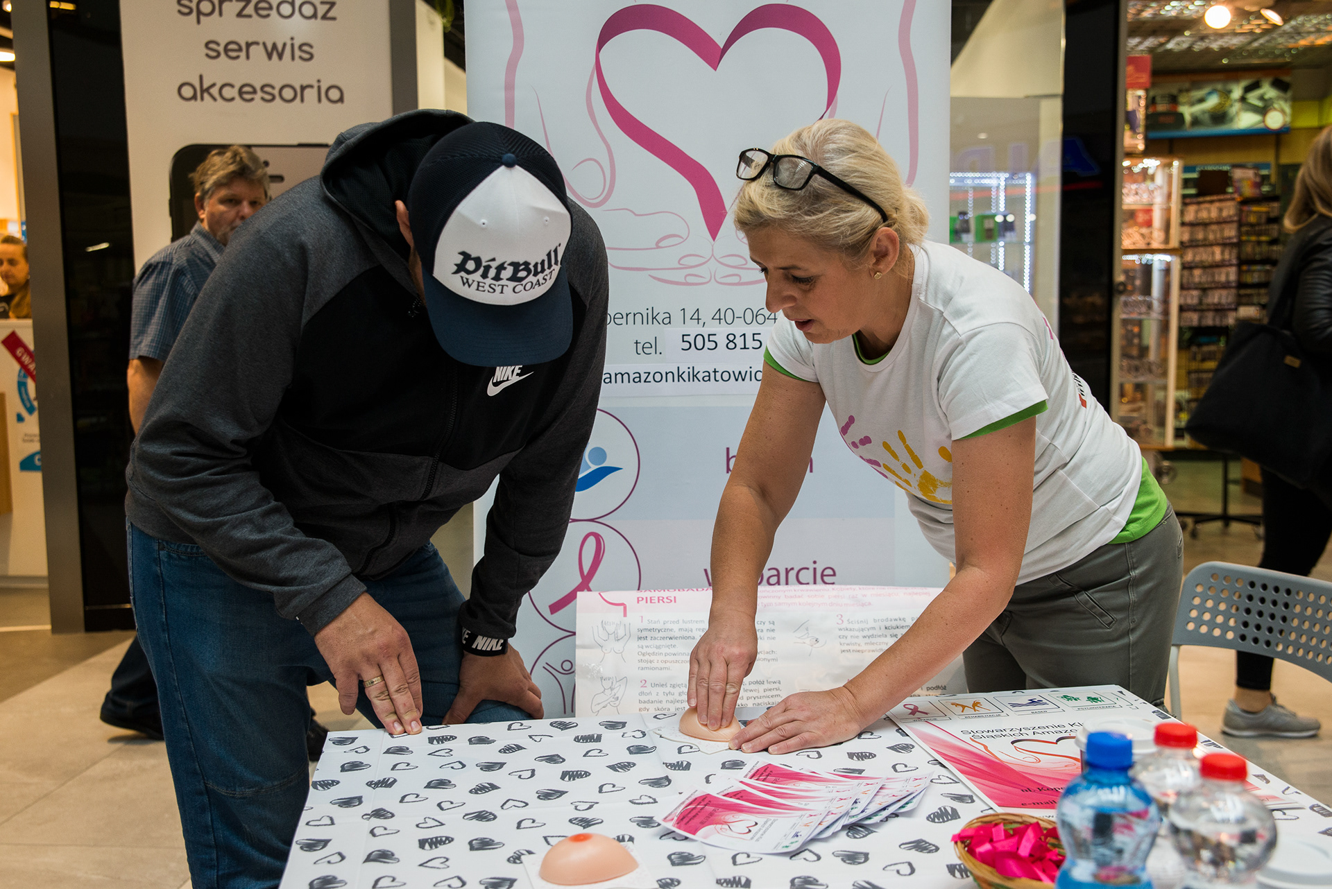 Akcja "Łap za biust"