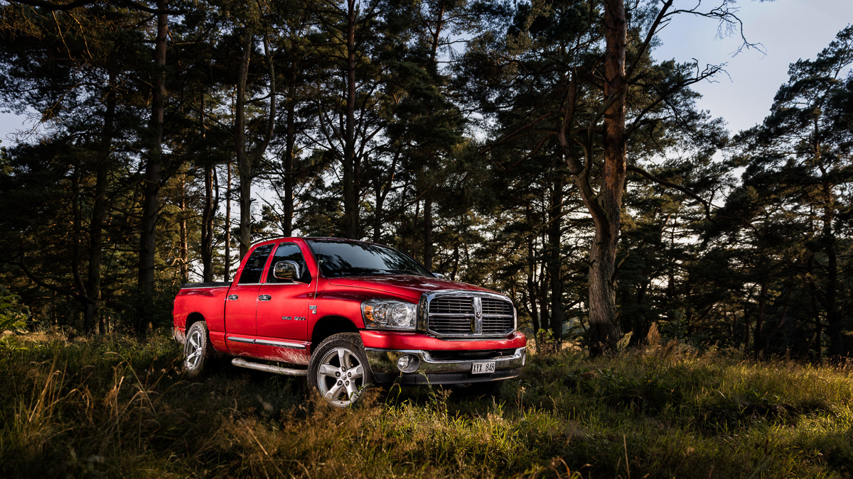 Dodge RAM 1500 i skogen Revingehed