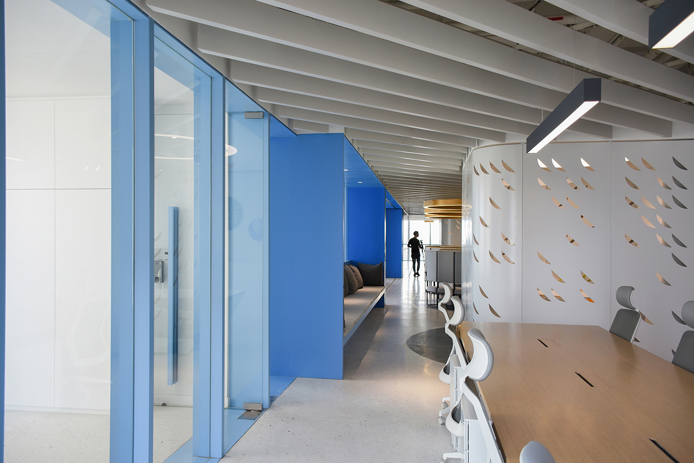 ramoprimo, 办公室,头条, 设计,sliding walls tables, equipments for work,