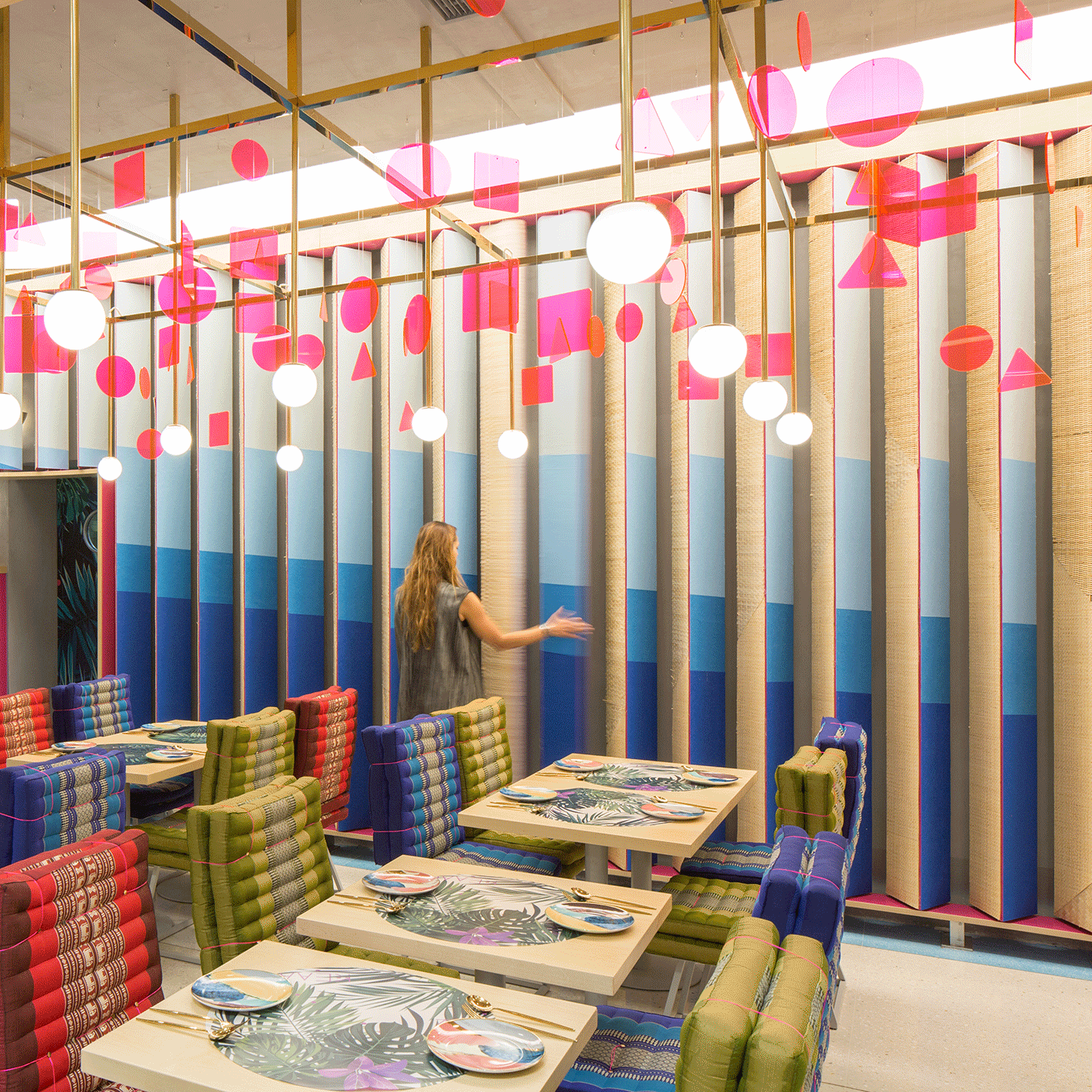 restaurant, keaami, ramoprimo, interior design, thai restaurant, rotating walls, lenticular, decorations,