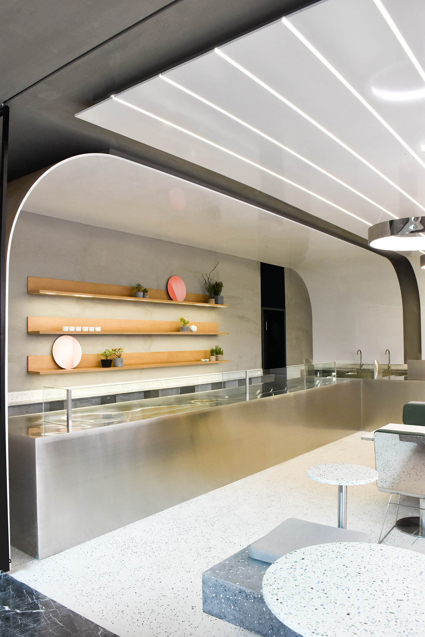 green option, metal, ceiling, metal lighting, bar area, food court, ramoprimo, interior design, shelfs, wood, metal, bar, 设计, 建筑, 餐饮, 法庭, 健康食品,