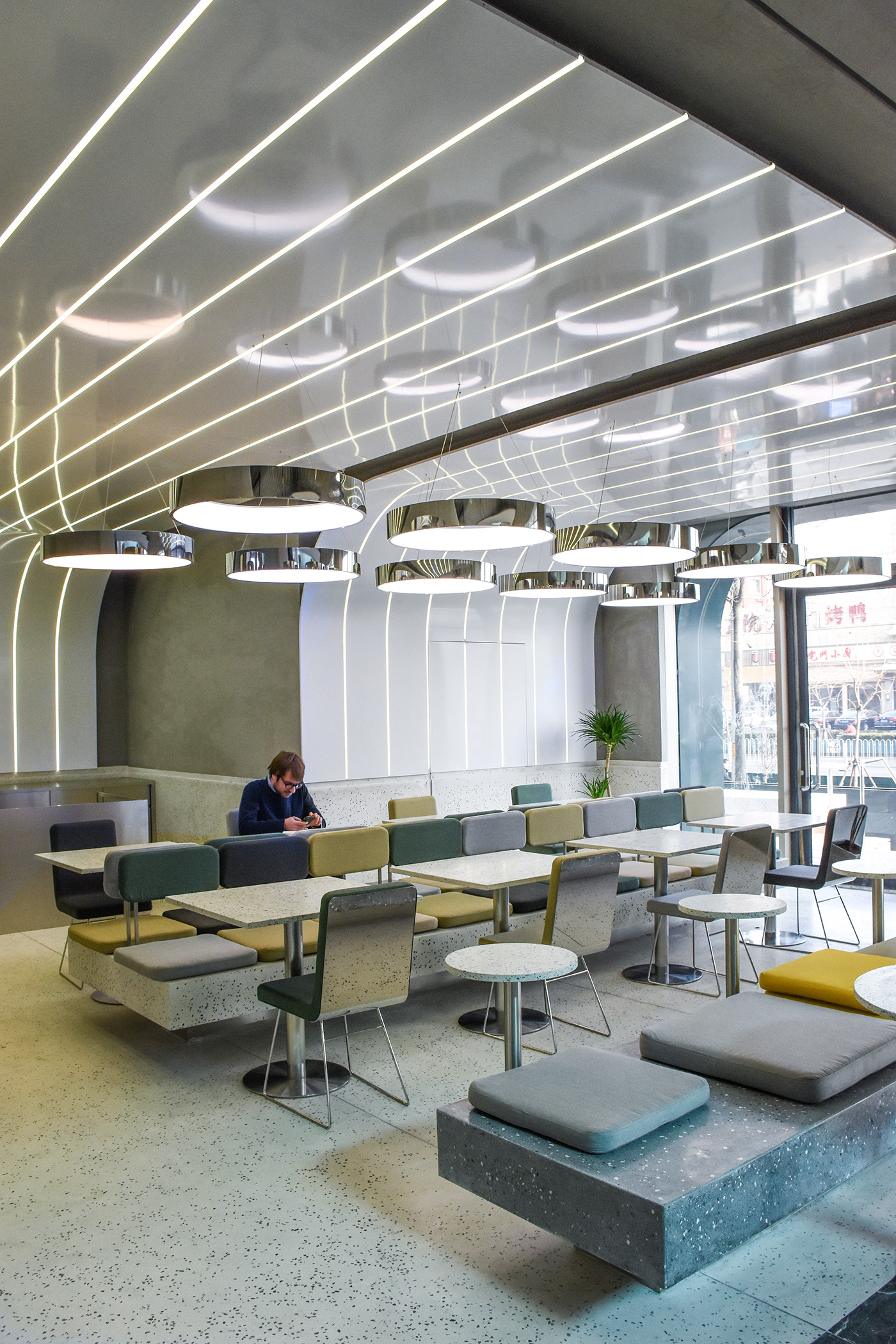green option, ramoprimo, metal lighting, metal ceiling, stools, benches, bar area, interior design, ramoprimo, 设计, 建筑, 凳子, 天花板, 金属,,