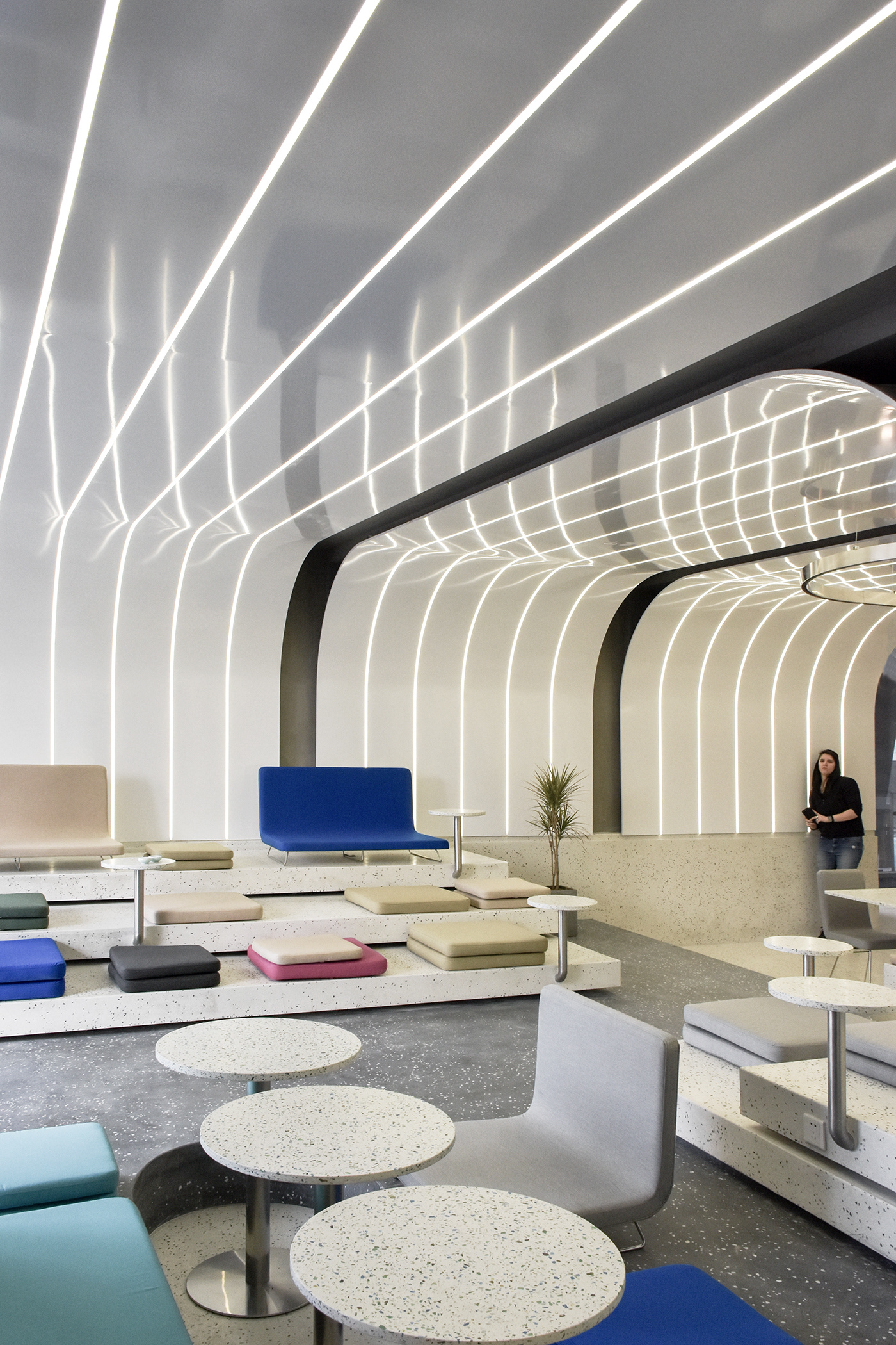green option, ramoprimo, 设计, 建筑, 天花板, 金属, 长椅, metal ceiling, bar area, platform, terrazzo, table, benches, metal, light,