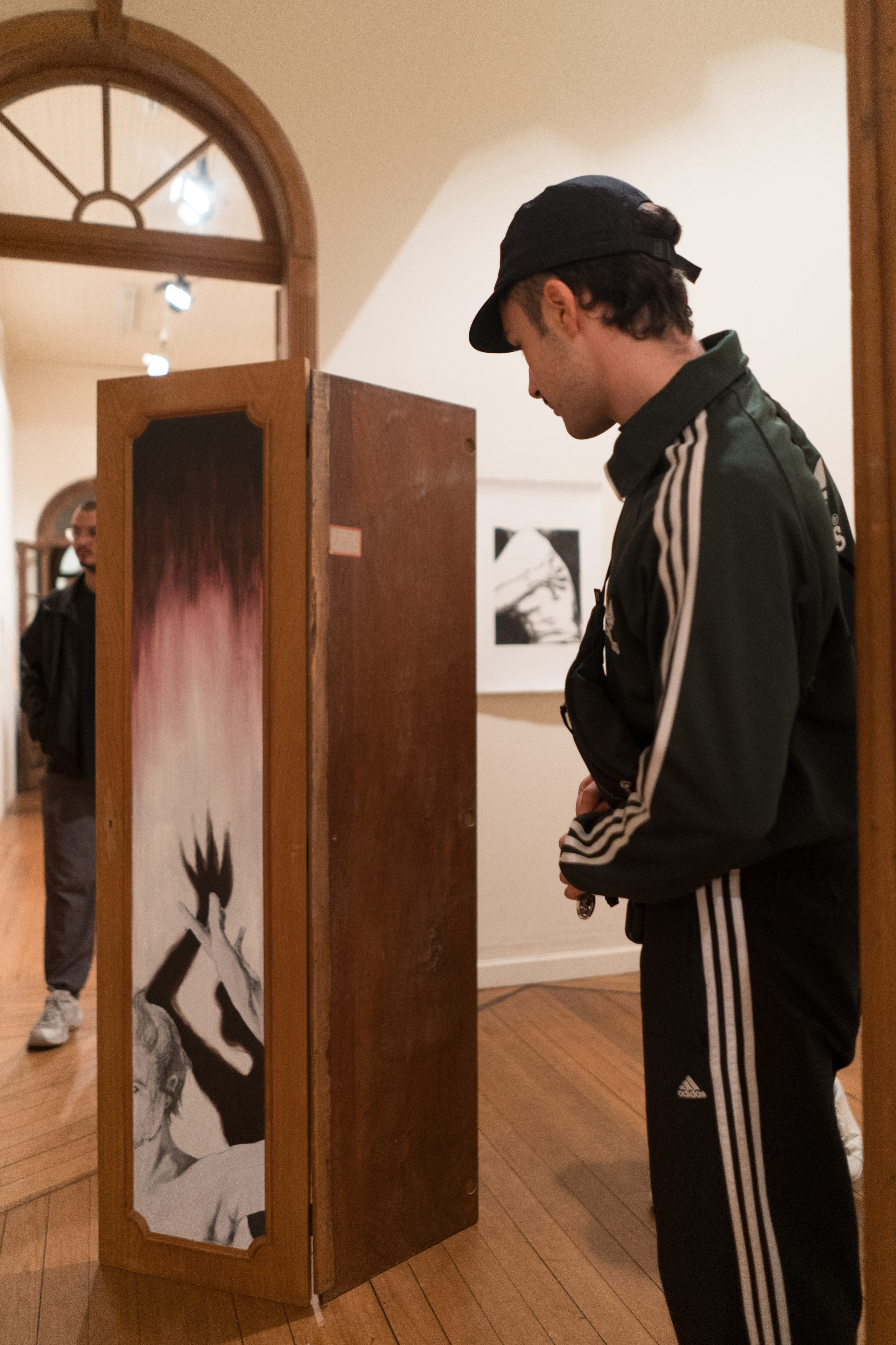 Portas, lado A. Sala 02, 2023 Acrílica, carvão vegetal e grafite  aquarelável sob armário de demolição tratado.