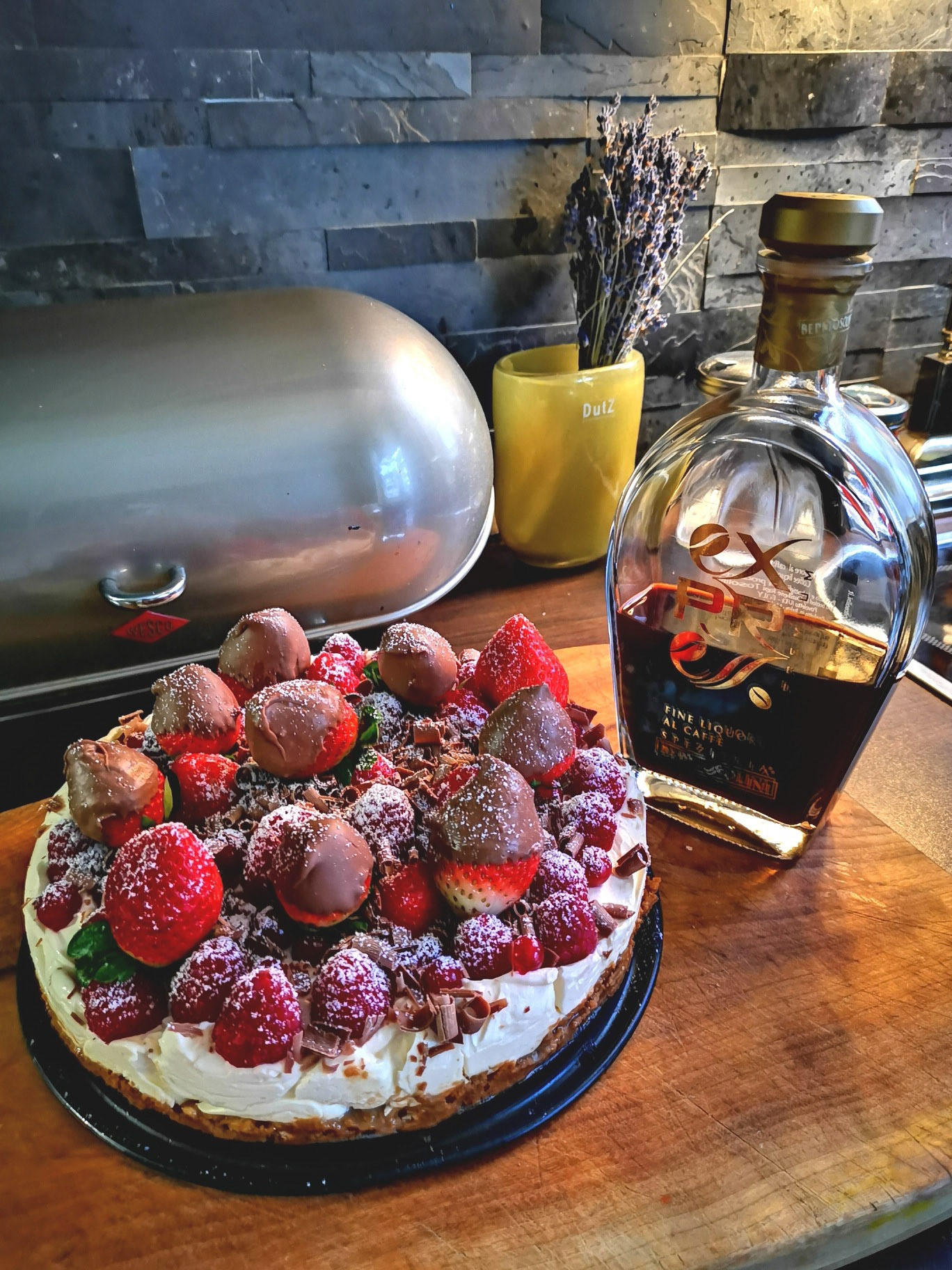 Ü18 - Ein Mailänder Café Liquore hat den Weg in den Keksboden gefunden