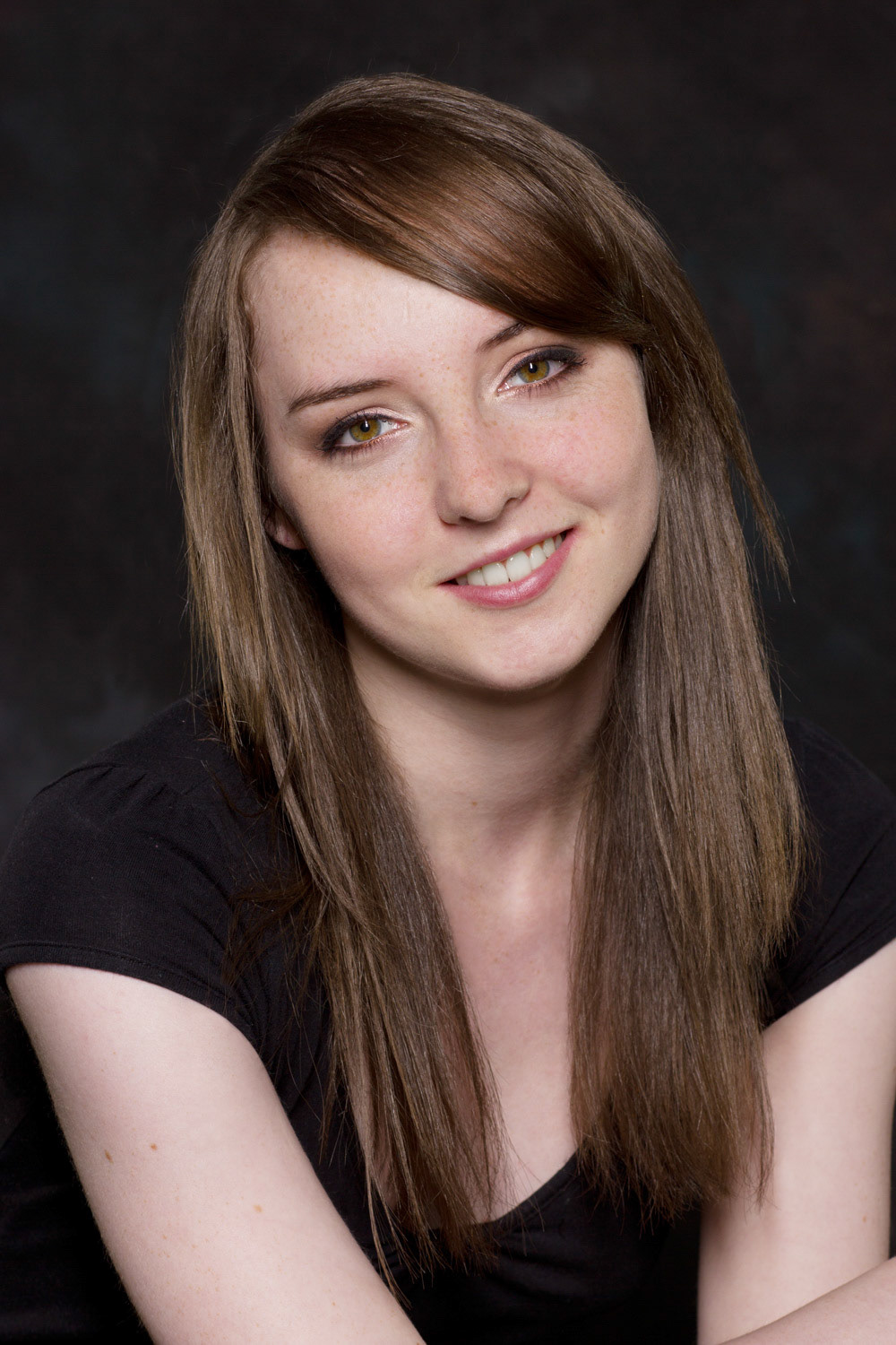 Actress Robyn MacKinnon. Headshots by © Stefania Calderara
