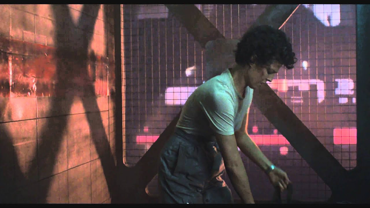 Ripley Escaping the Queen
