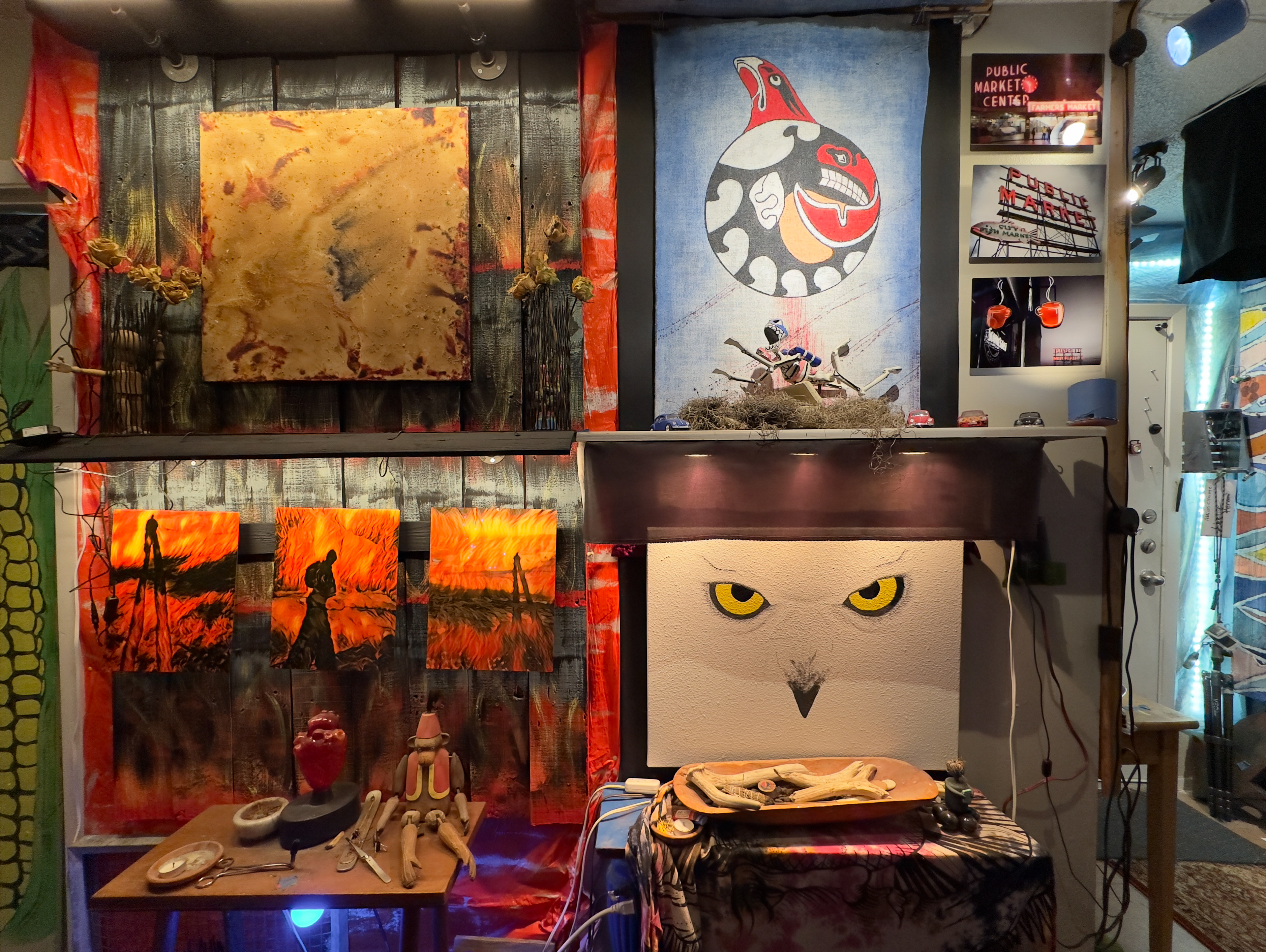 Picket for wall mounted art with lights