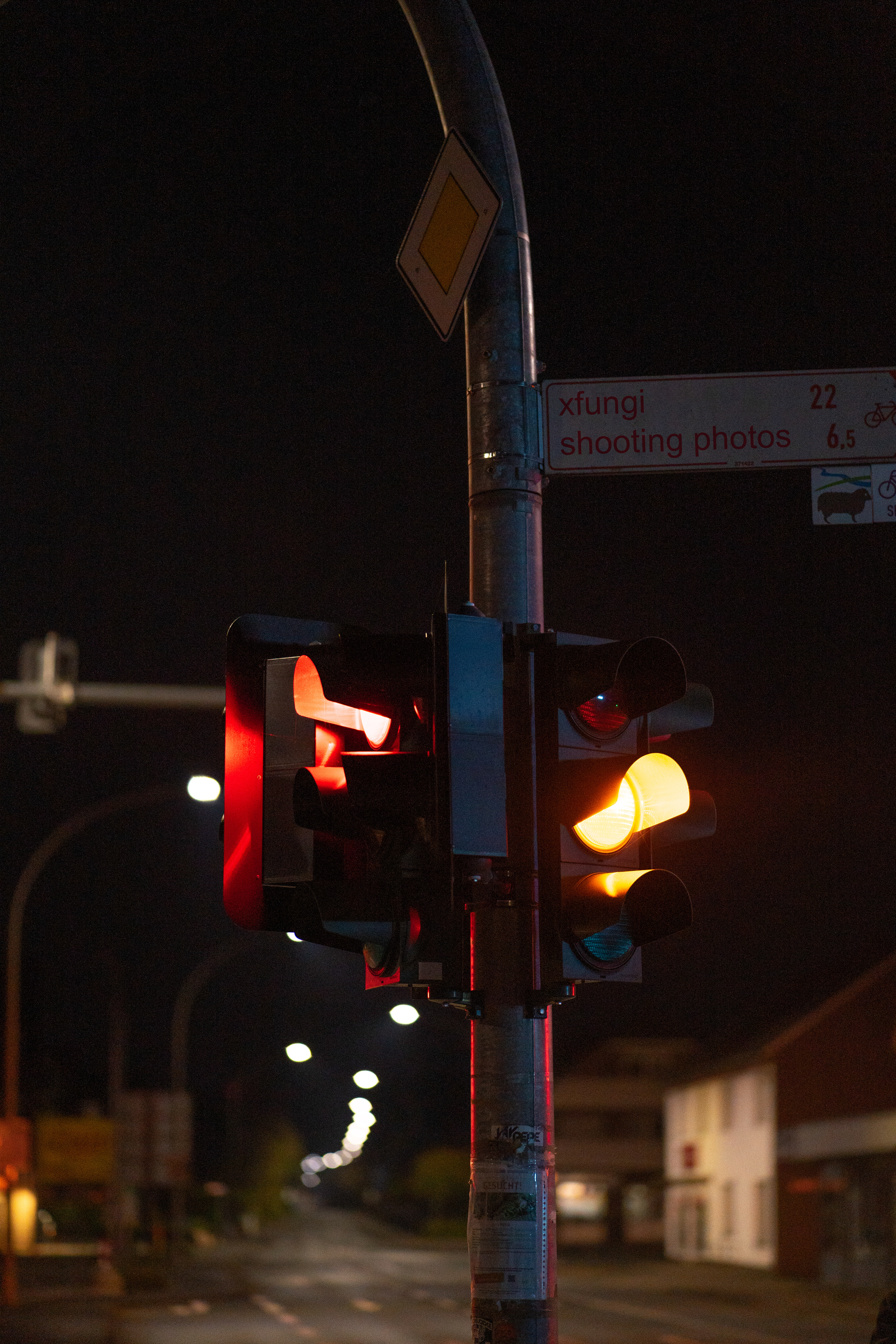 OBVIOUSLY A FUCKING TRAFFIC LIGHT YOU BIG DUM DUM