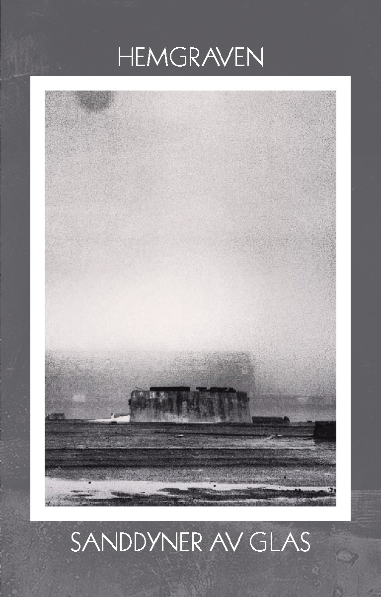 Form/layout: Hemgraven - "Sanddyner av Glas", kassett, 2014.