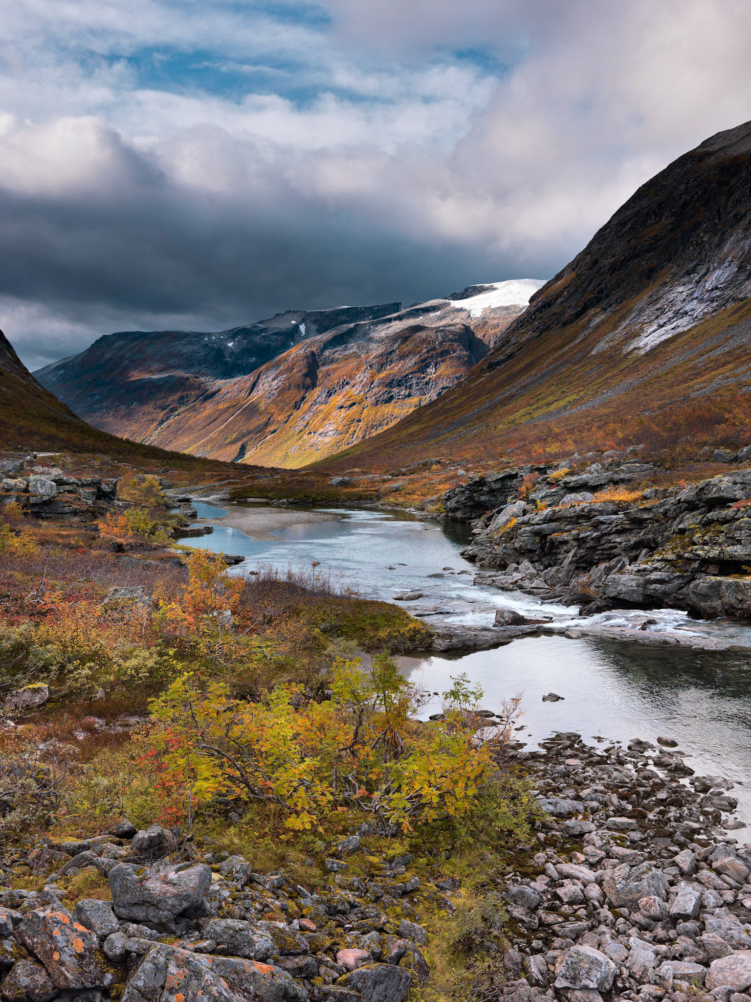 Valldøla Elv seen from Byksebrua with Høgstolen Glacier in background