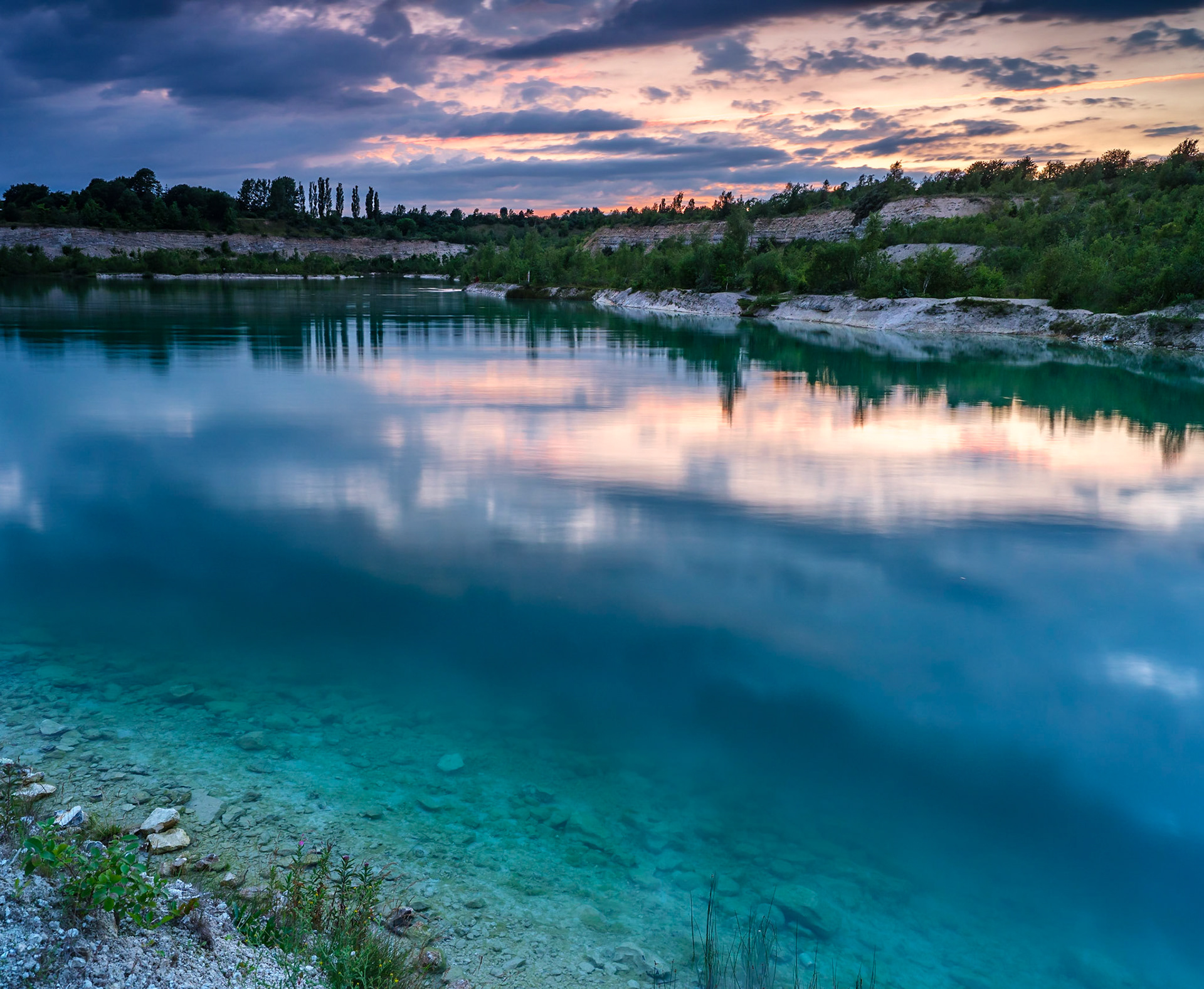 the local waterhole ... "Karlstrup Kalkgrav", the limestone pit. Beautiful evening but too many mosquitoes for my liking.
