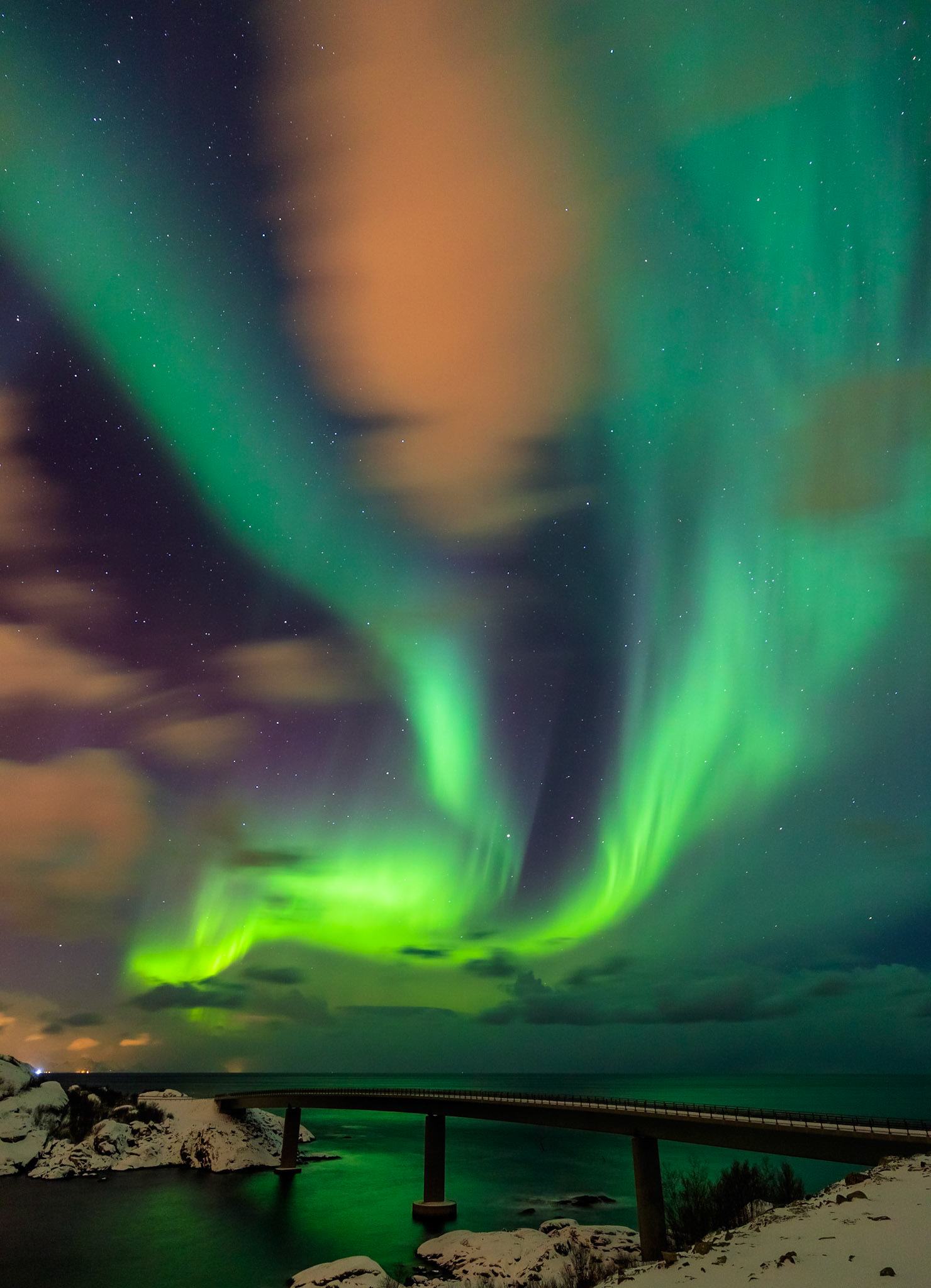Just south of Reine, Lofoten we had a beautiful show of miss Aurora Borealis.