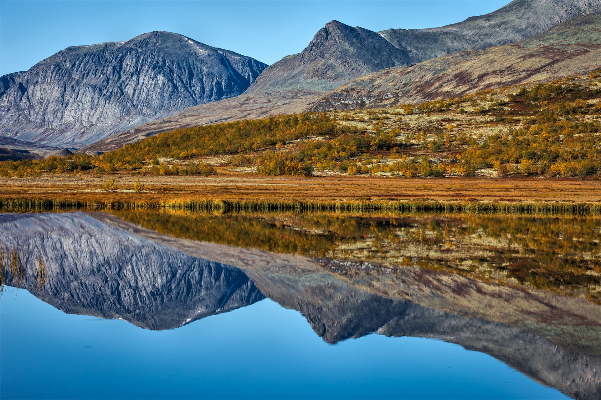Beautiful reflecting lakes in Dørålen, Rondane National Park.