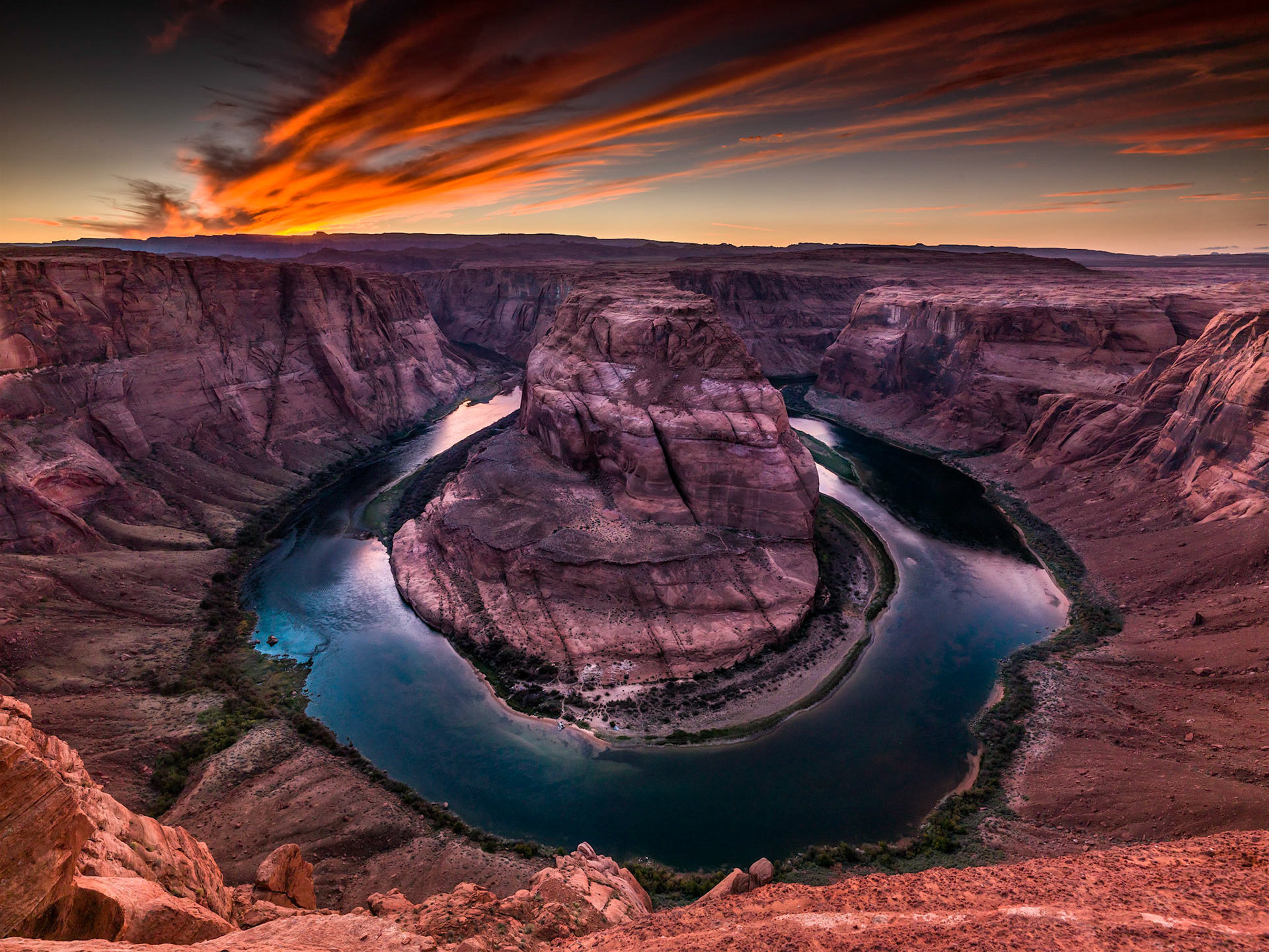 Dramatic sunset light on Horseshe bend. - Revised edition
