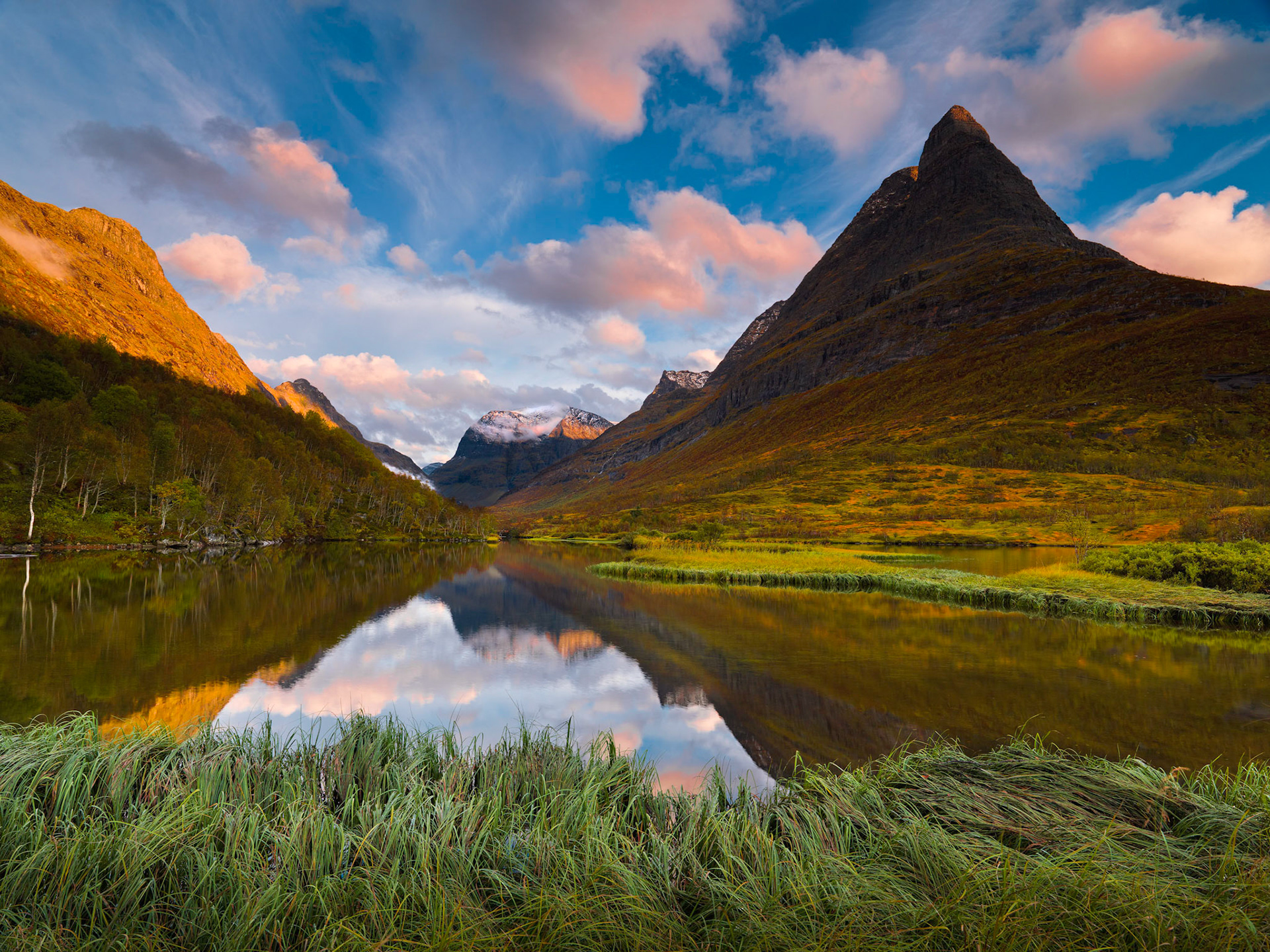 Sun is setting over the mountain "Storsalen" at Innerdalen.