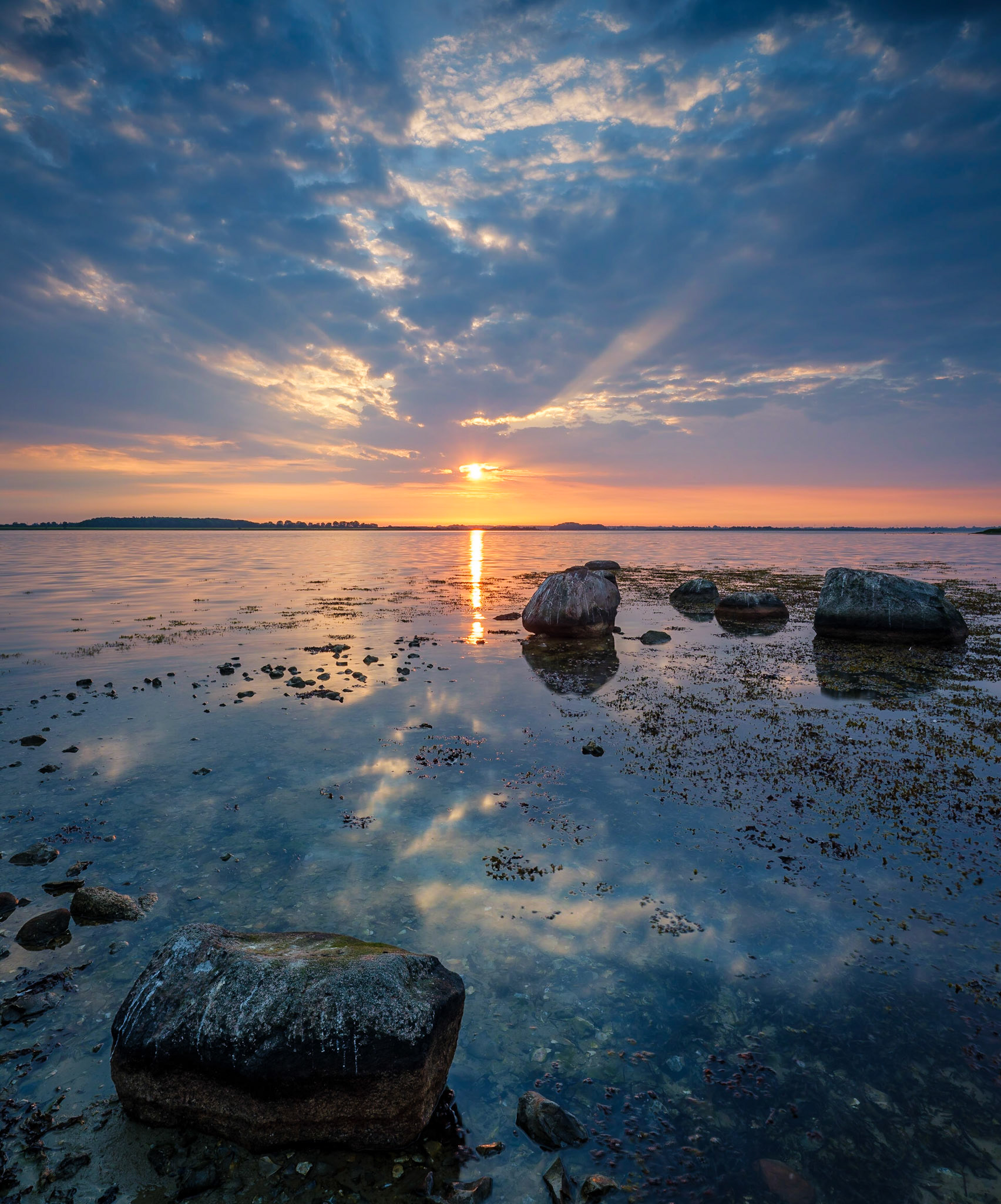 A photo from Sunday morning sunrise at Skejten. Had to get up at 02:30 and drive for 1,5 hours to get there in time for sunrise .... totally worth being out in nature on you own and just slowly see the morning arrive, the ducks, geese and swans enjoying low flights over the calm water and not any other sounds.