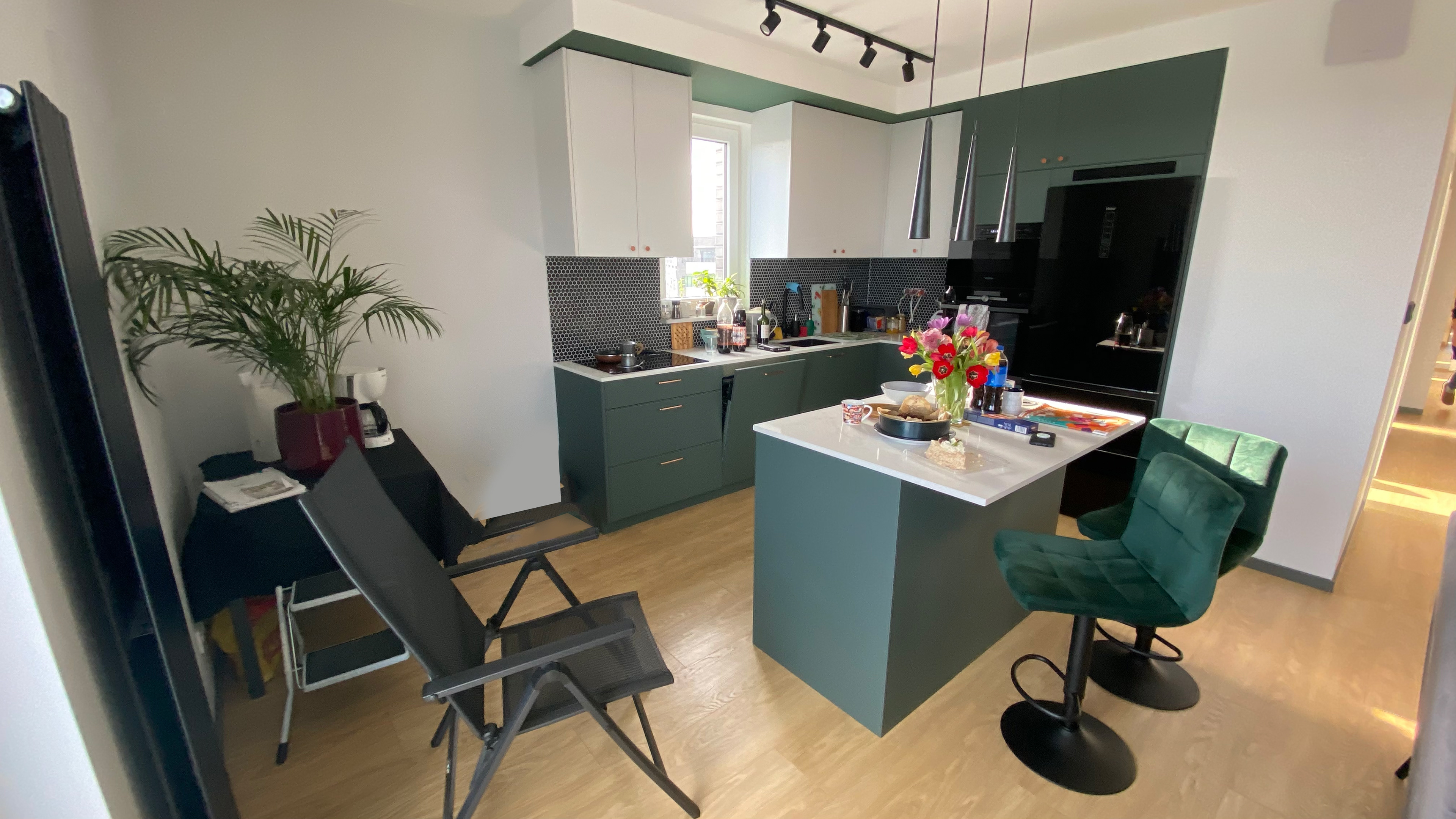 Kitchen with island