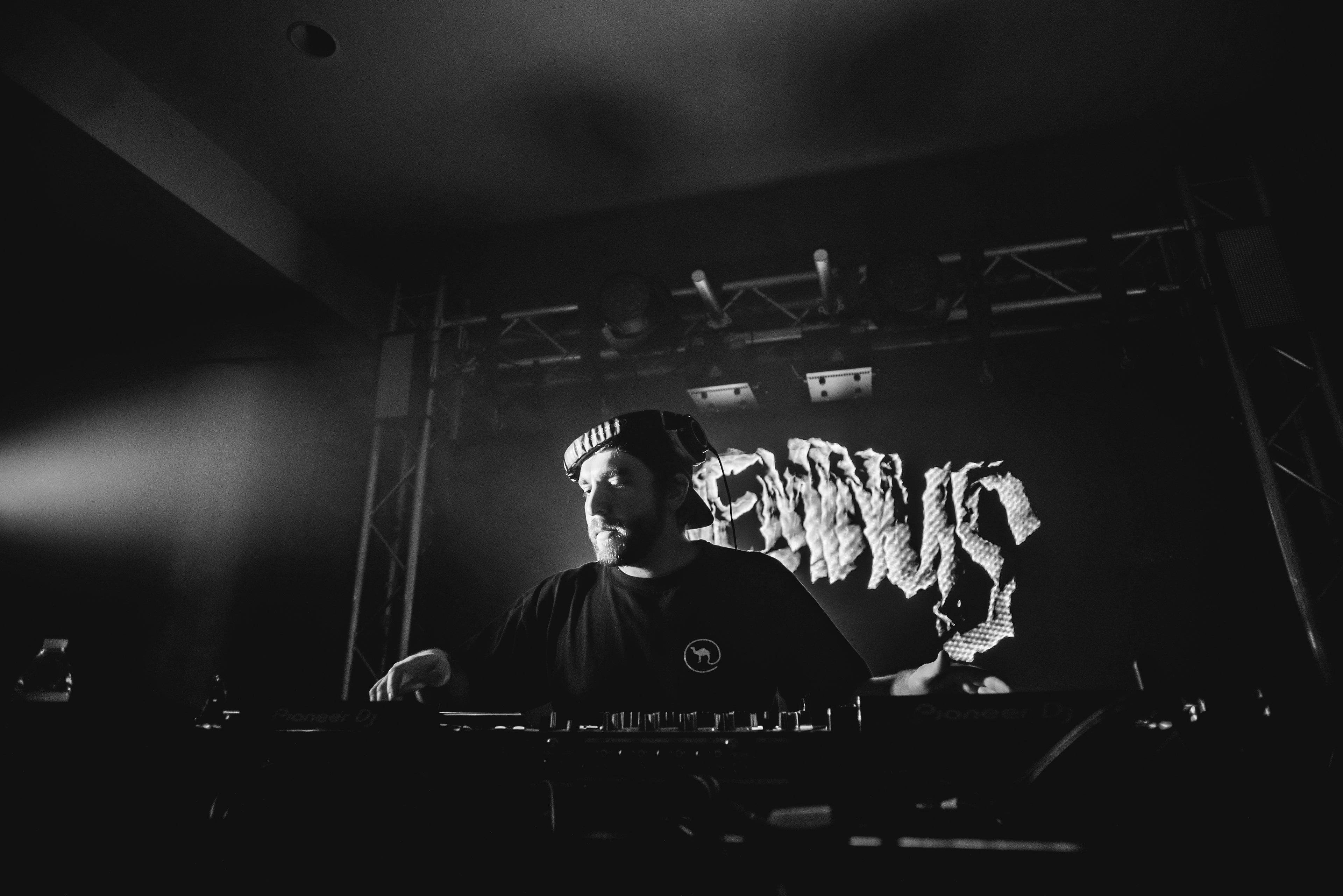 Aweminus