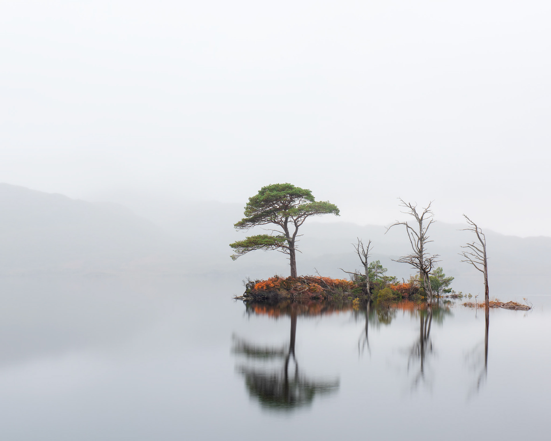 A misty day on Loch Assynt