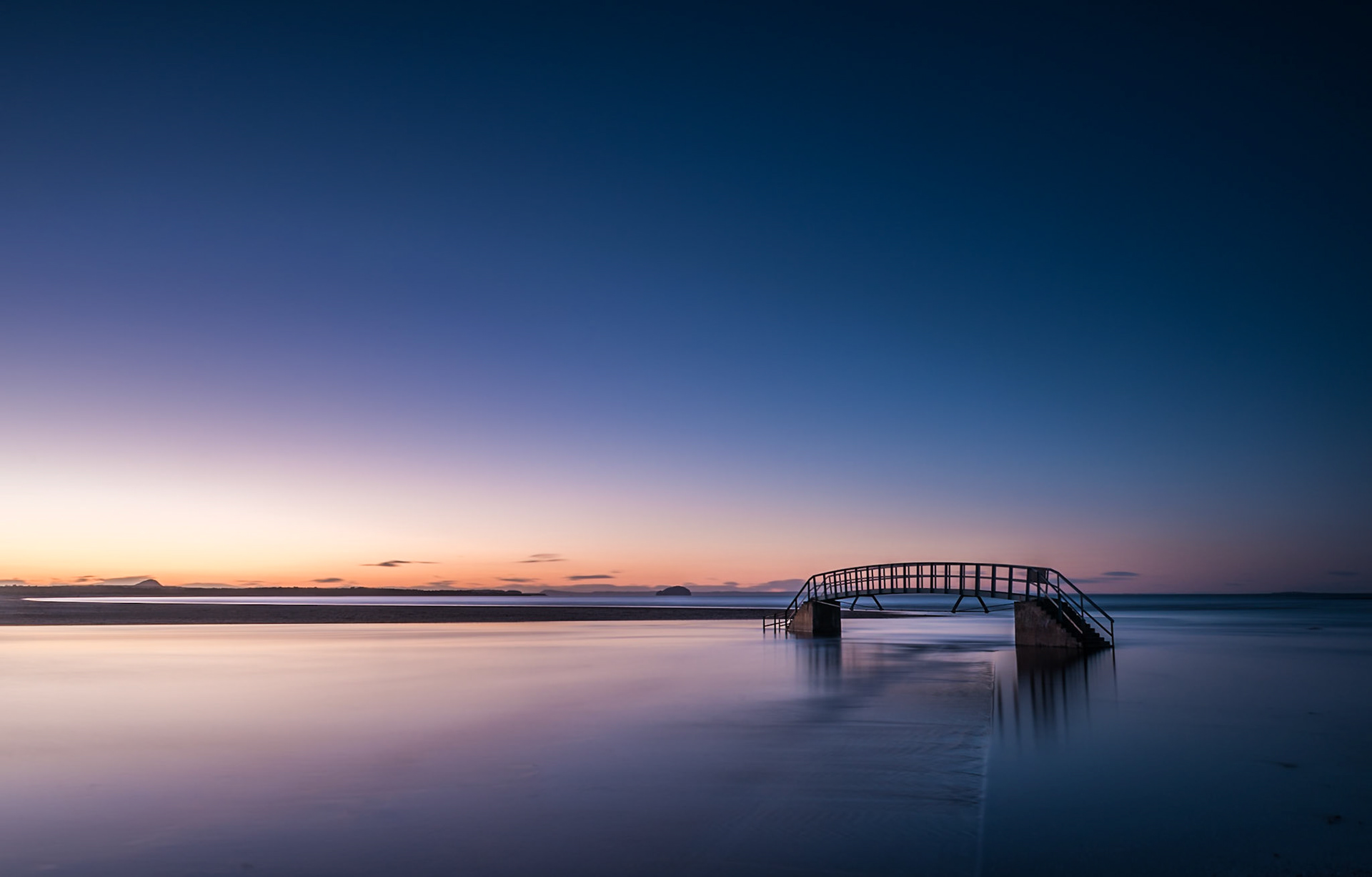 This bridge is known as 'The Bridge To Nowhere' and was built as part of Dunbar's Victorian beach improvement scheme. It crosses Biel Water where it flows in Belhaven Bay and the orth Sea at Dunbar