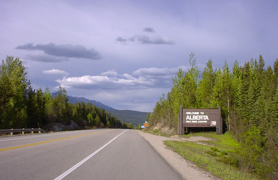 アルバータ州の入口 welcome to Alberta wild rose country