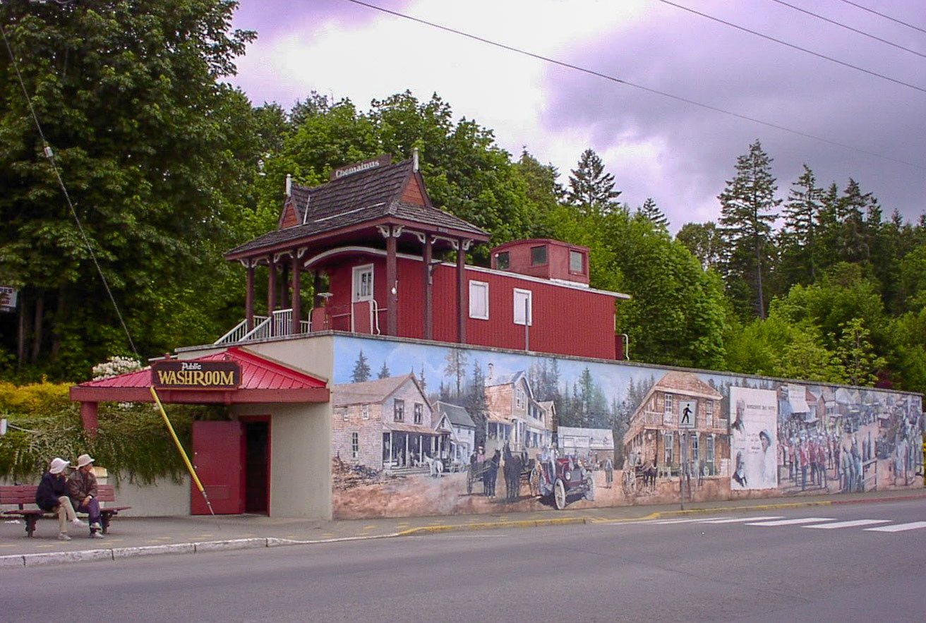 Chemainus  シュメイナスの町中の公衆トイレ