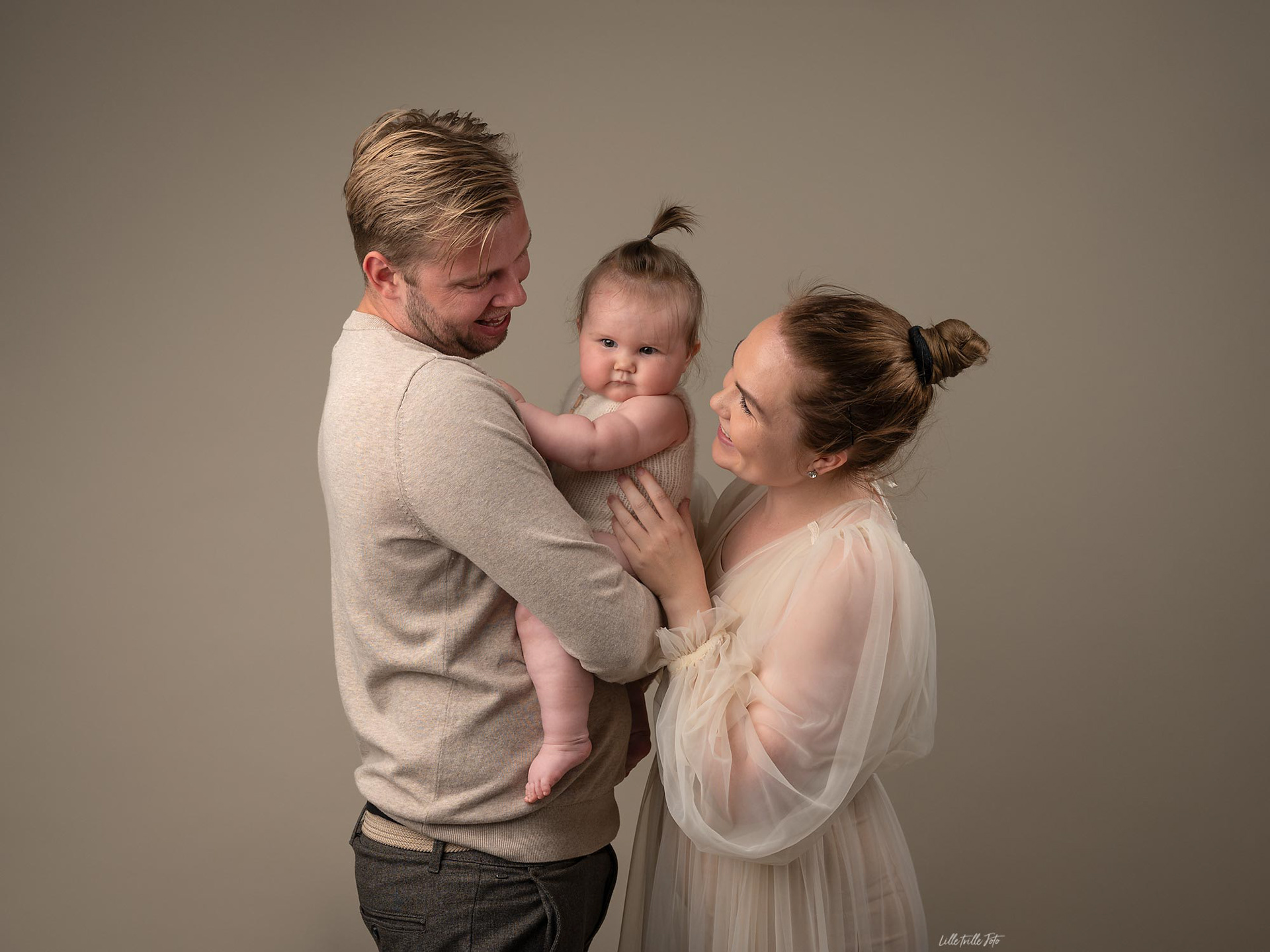Tromsø Fotograf_familie_baby_nyfødt_barn