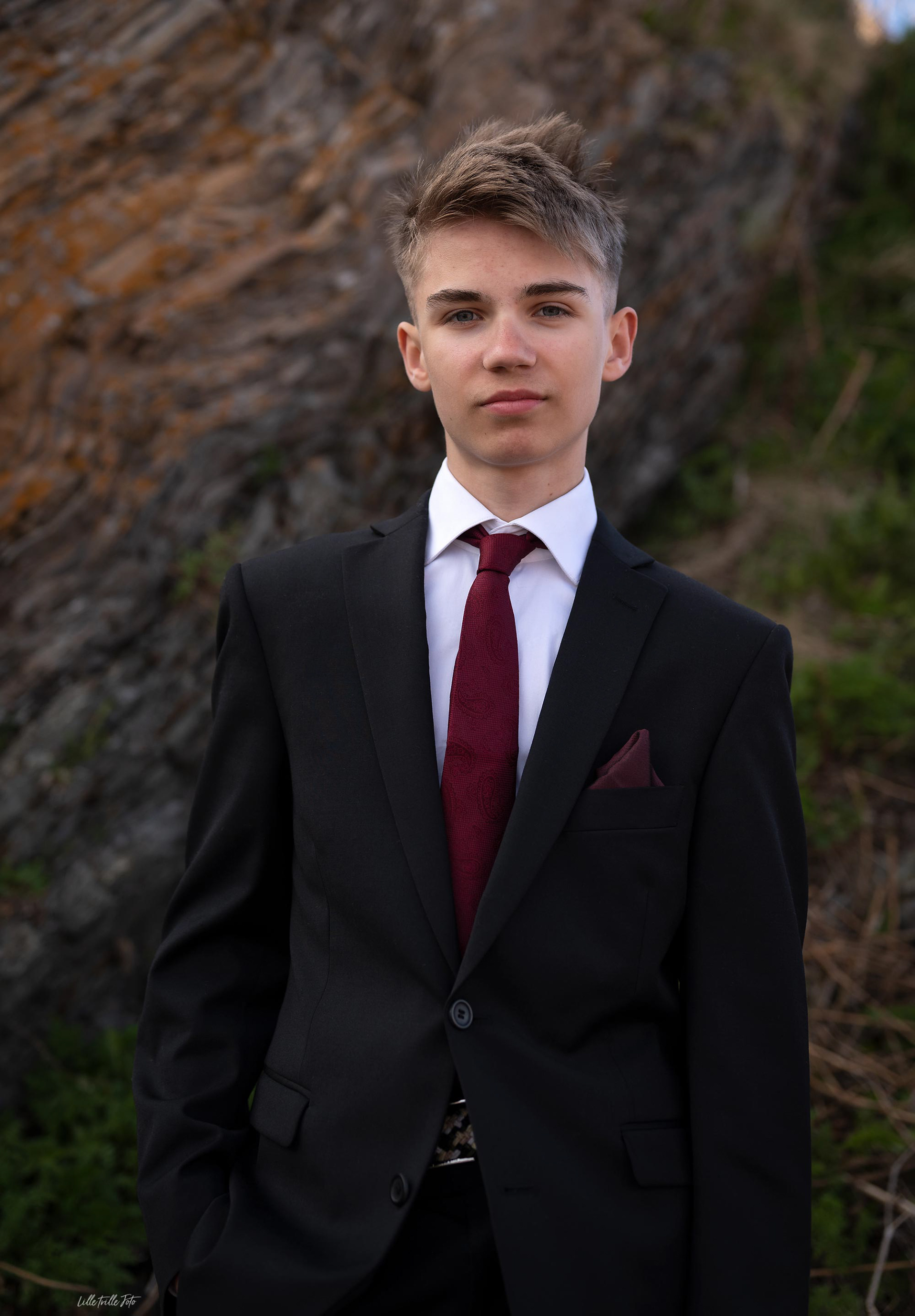 Utendørsfotografering konfirmant, fotograf Lille Trille Foto Tromsø