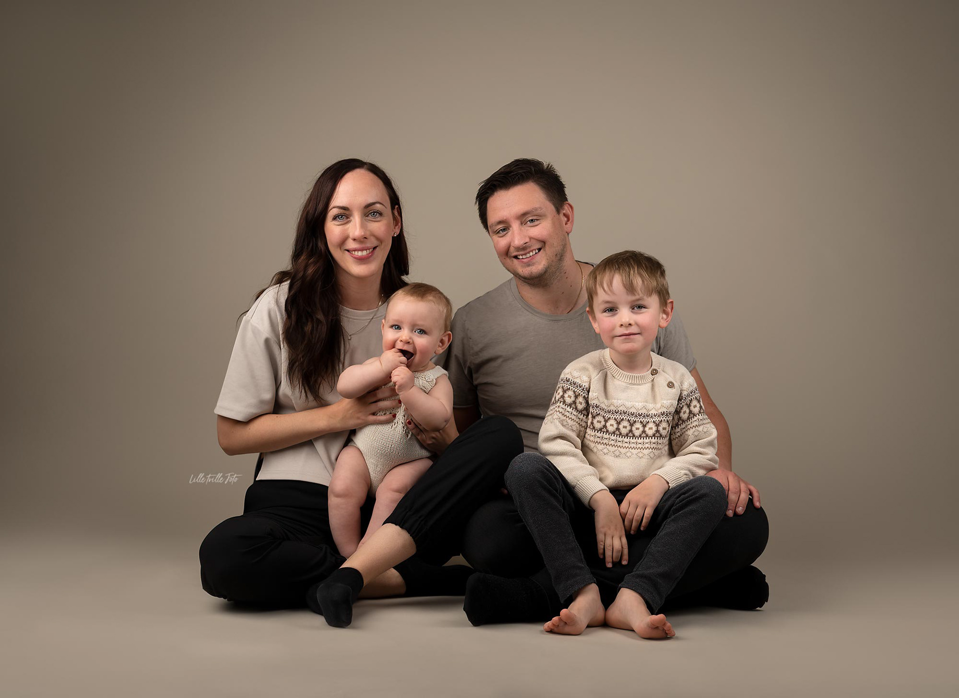 Familiefotografering Tromsø, babyfotografering, søskenfotografering