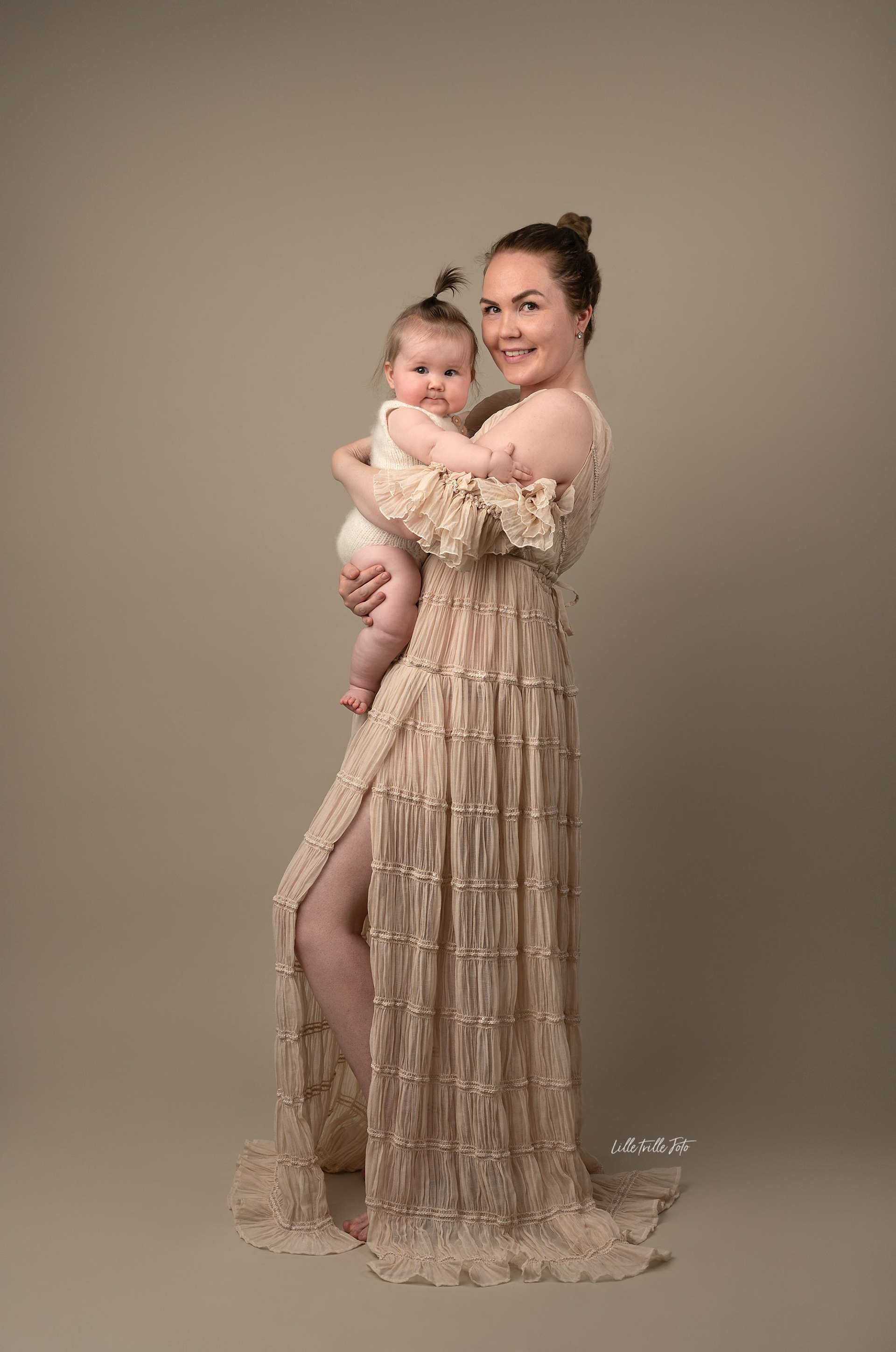 Fotograf Tromsø_familie_gravid_baby_nyfødt_barn