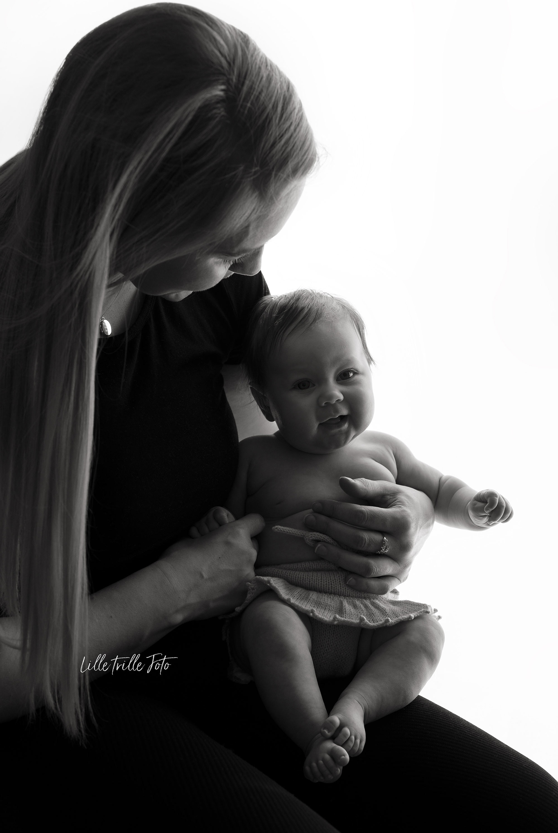 babyfotograf Tromsø, baby med mamma
