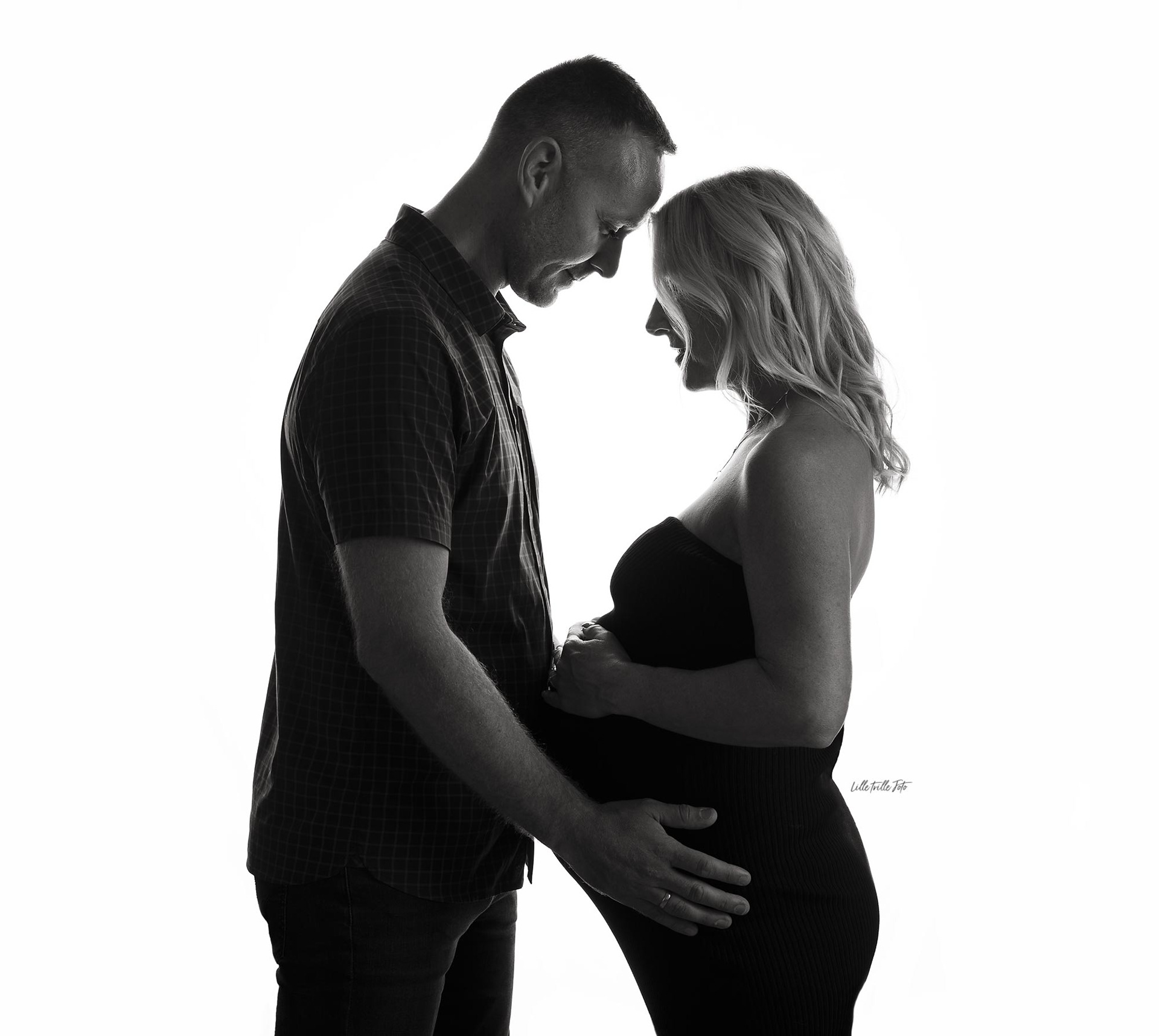 Gravidfotografering Tromsø, kjærestebilde, Lille Trille Foto