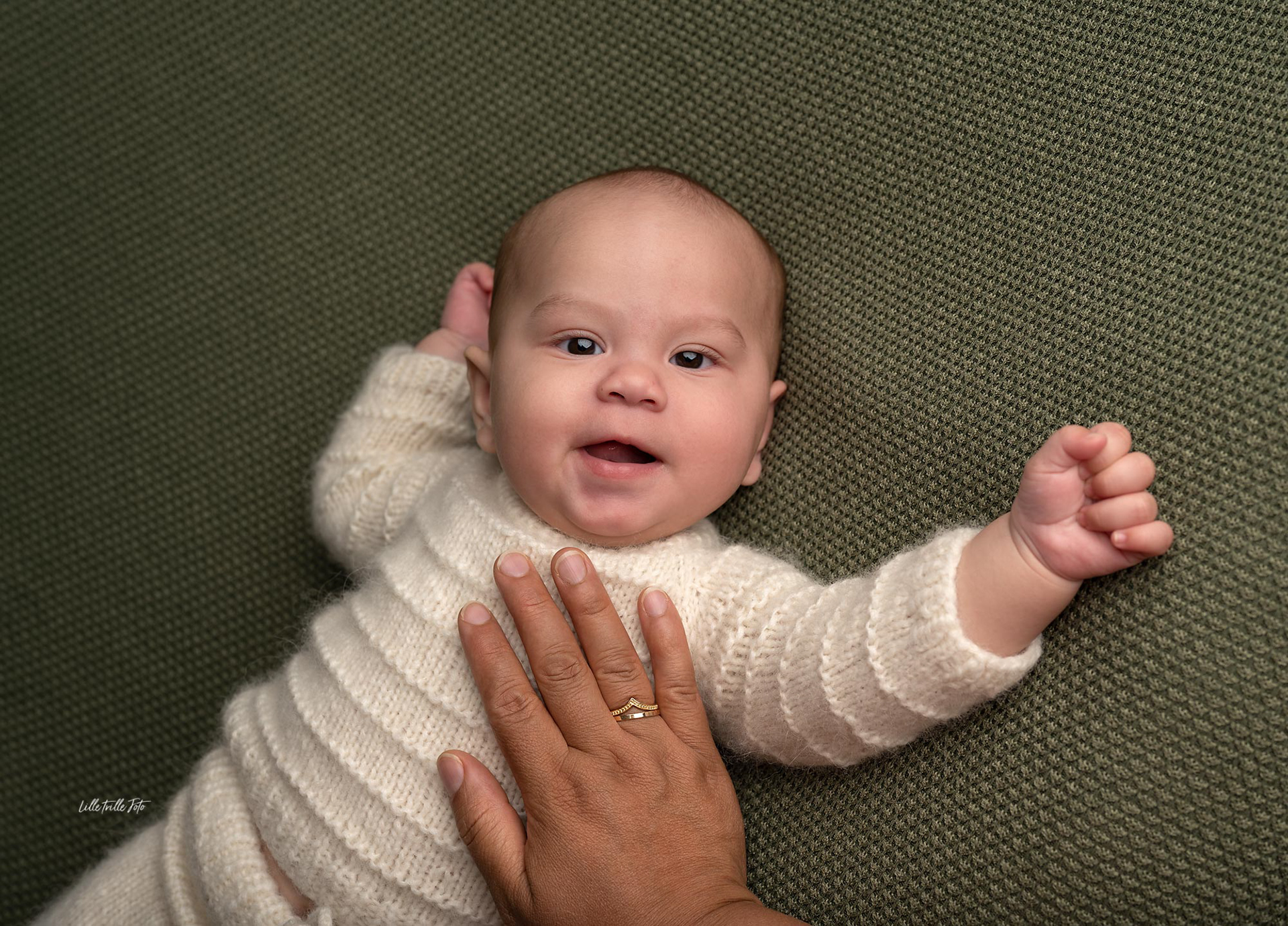 Liten Tromsøbaby på fotografering hos Lille Trille Foto i Tromsø