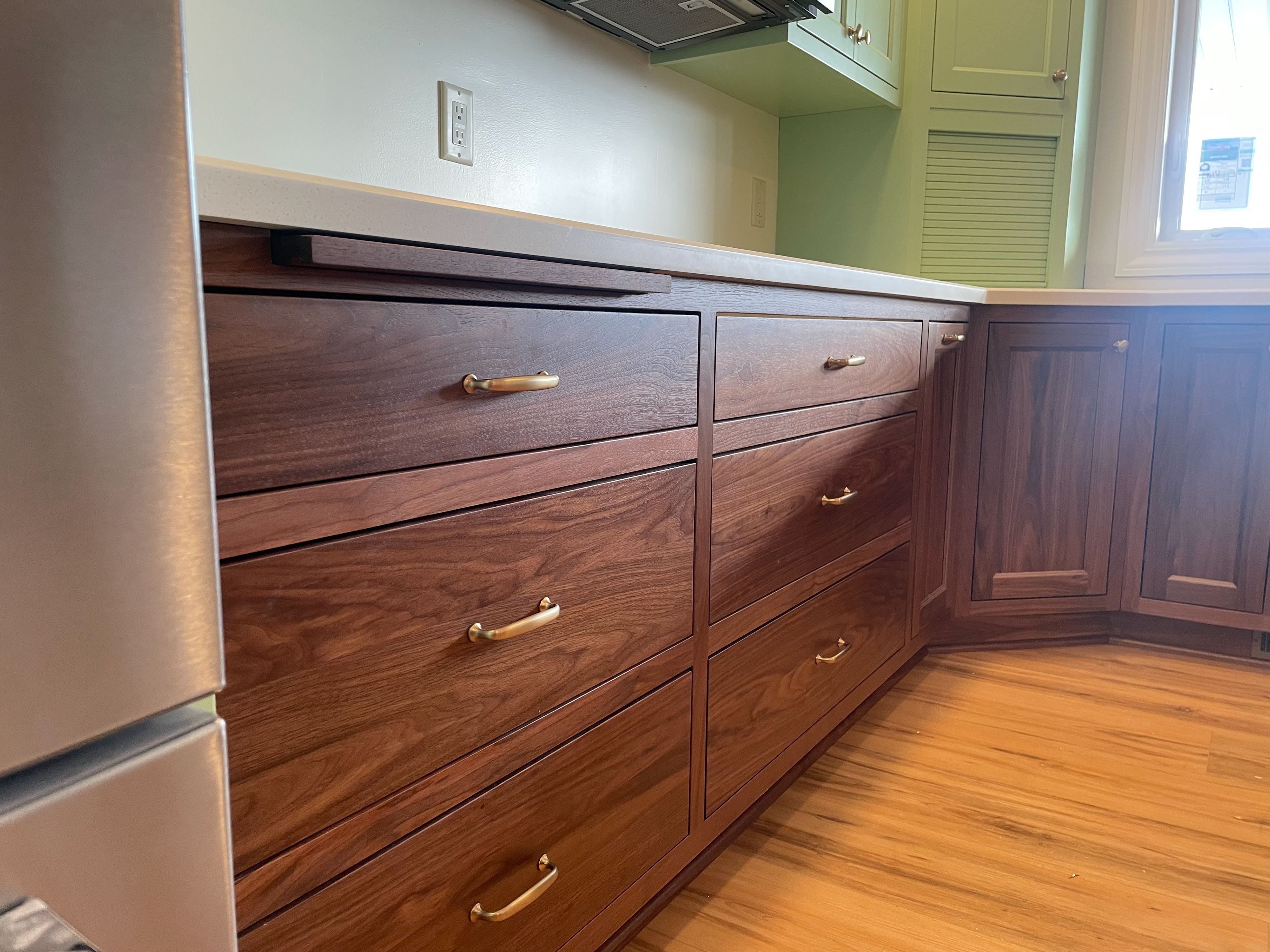 Stained Walnut w/ Green Accent Kitchen (4 of 5)