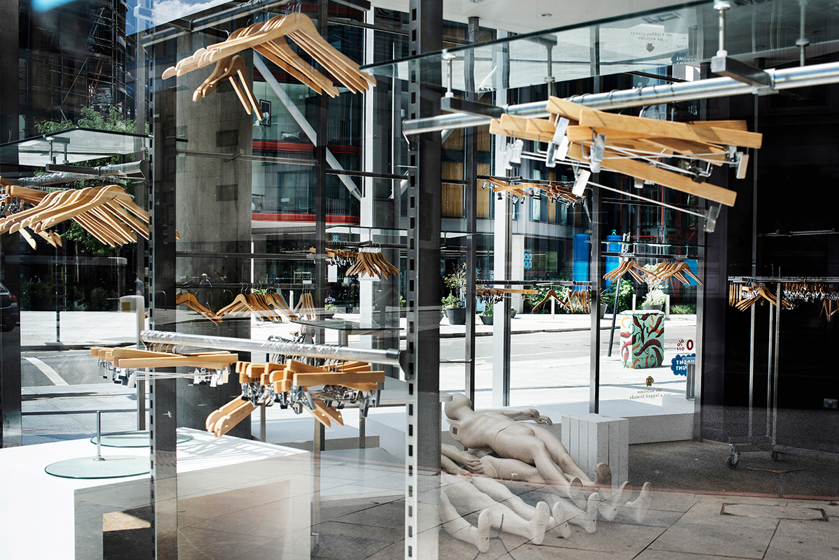 Closed clothing store, Southwark street, South London. The COVID-19 outbreak has resulted in one of the largest ever shocks to the UK economy and public finances. The UK economy in May was approximately a quarter smaller than in February 2020. Data reveals that three in 10 shops hadn’t reopened after coronavirus restrictions were lifted. While inner-city areas and those that rely on tourism were among the hardest-hit in July, other areas were less affected, relying on a stay-at-home local community to sustain the high street.