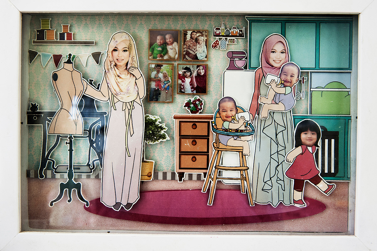  Portrait of Ghaida, mother of three, Instagram influencer and owner of a small fashion business. The concept of ideal Muslim women in todays Indonesia is still closely related to the women’s traditional domestic roles. The discourse however is also affected by globalisation and consumerism. Muslim women  take good effort as players with the global capitalism, not merely as the consumers.