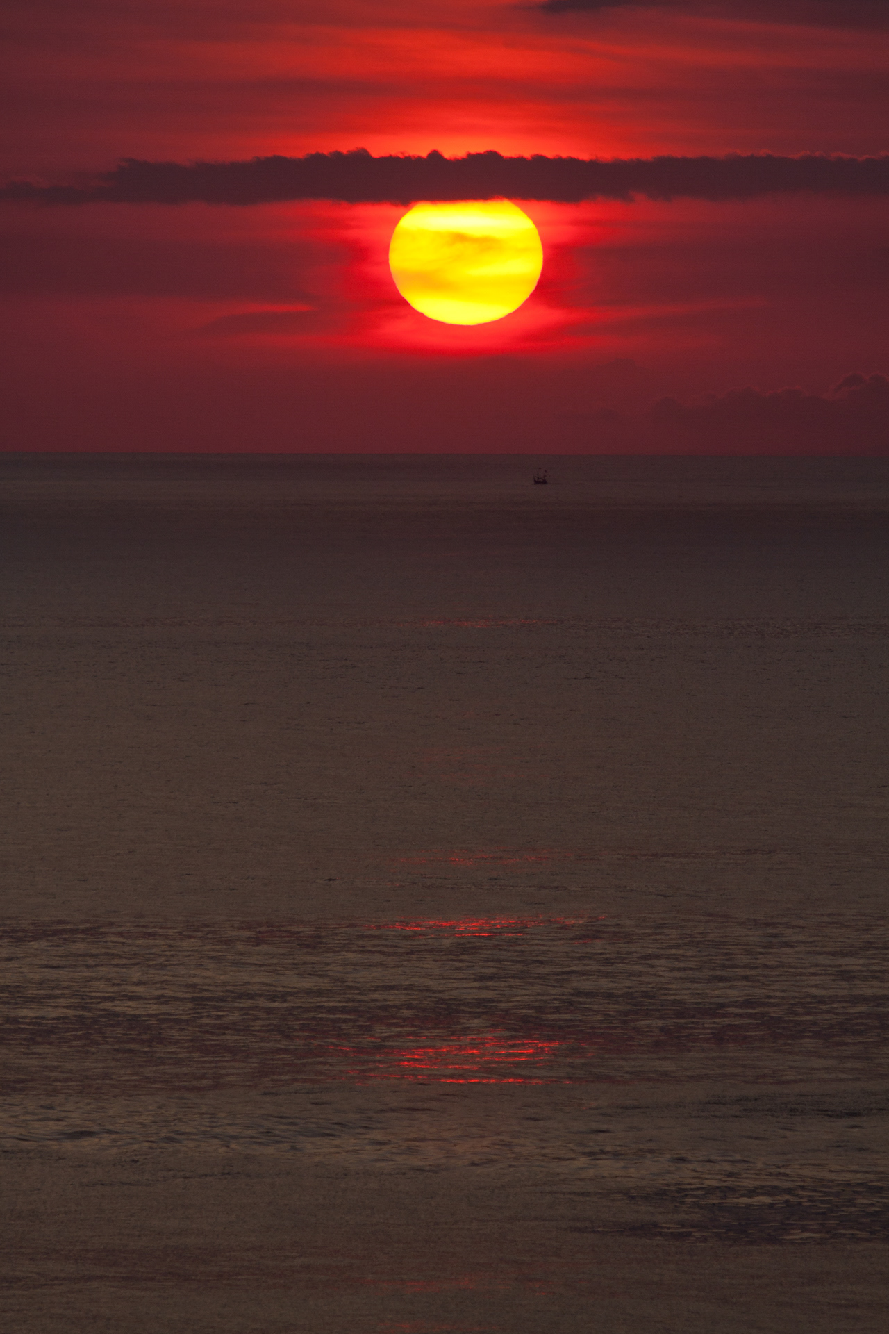 O sol de Uluwatu, Bali, Indonésia