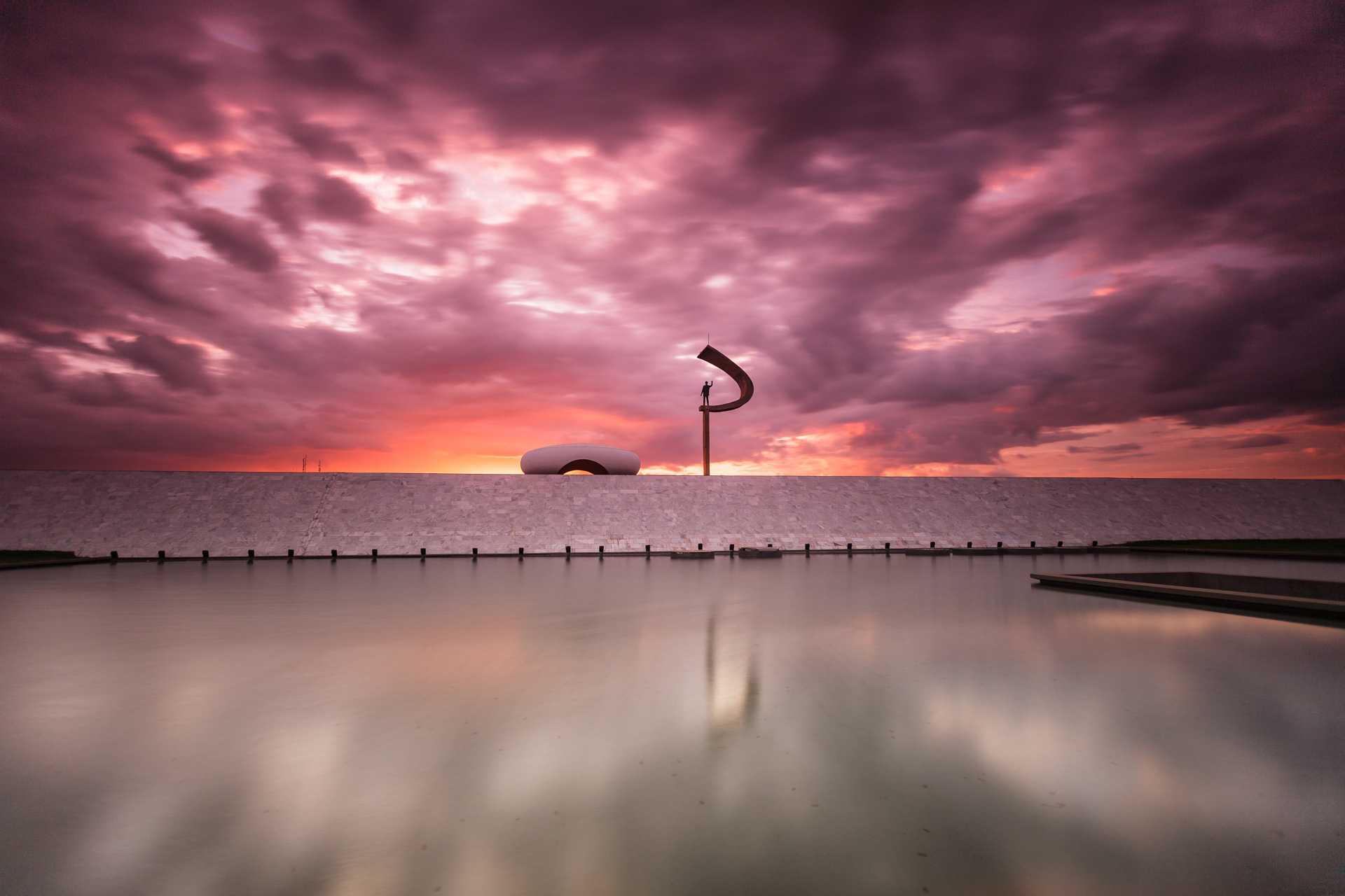 Alvorecer no Memorial JK, Brasil