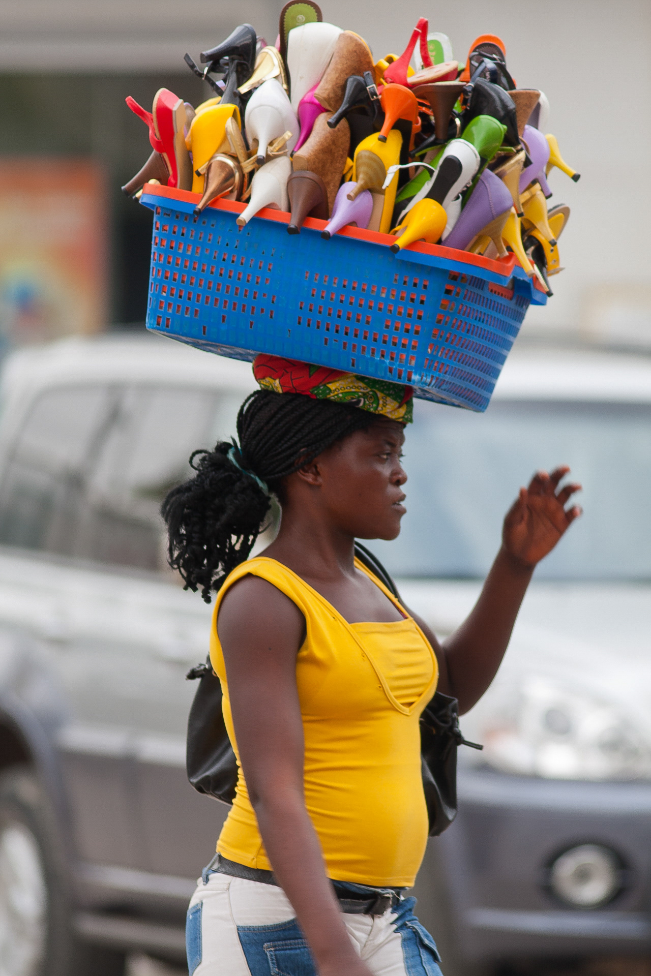 Vendedora de sapatos, Luanda, Angola