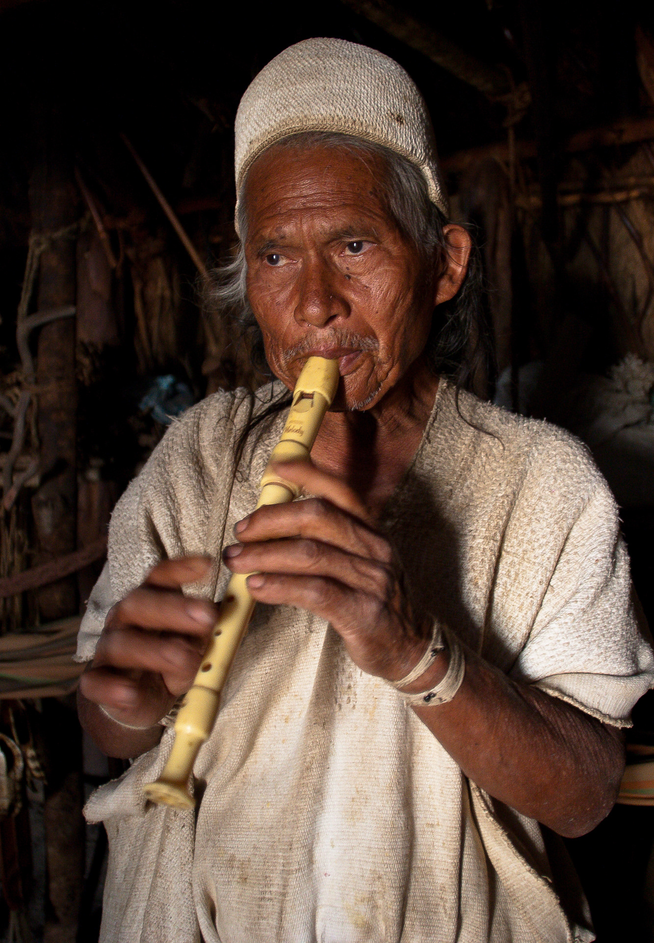 Mamo Norberto toca flauta, Colômbia