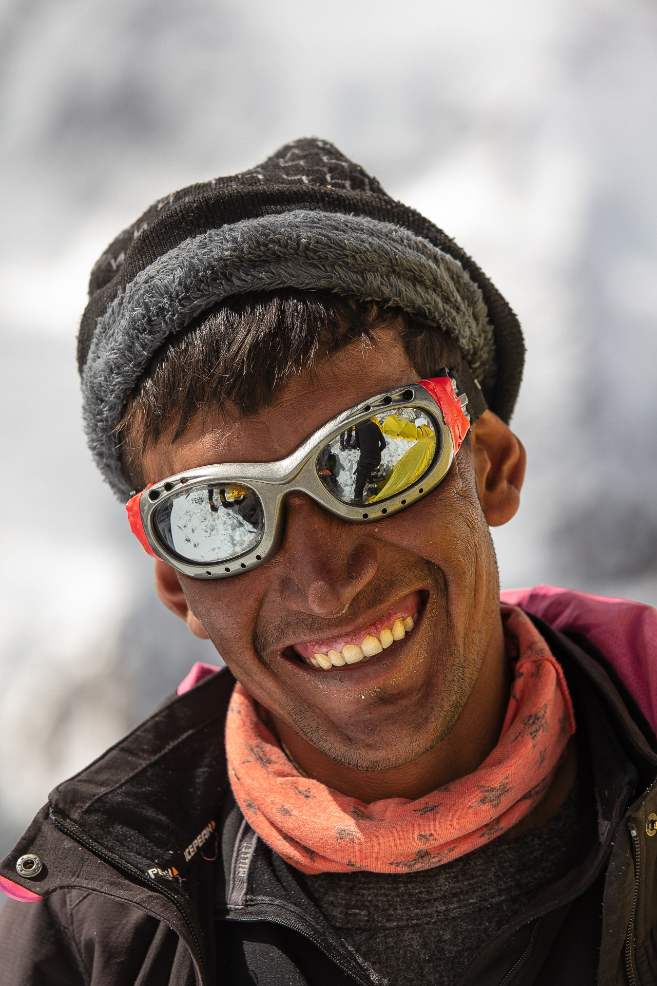 O sorriso do carregador de altitude, Broad Peak, Paquistão