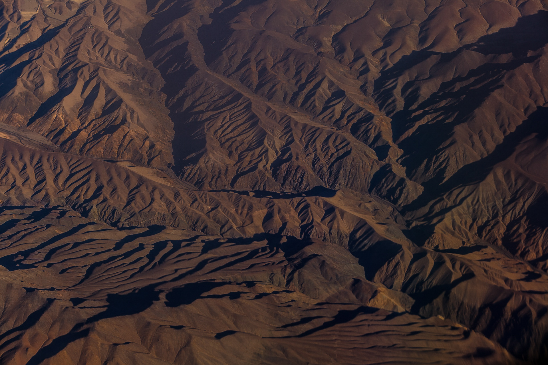 Sobrevoando as entranhas de um deserto, Chile